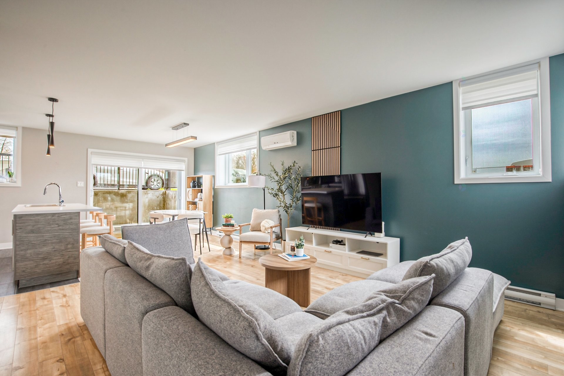 









120


Rue Bella

,
Saint-Jean-sur-Richelieu,




QC
J2X4Y6


