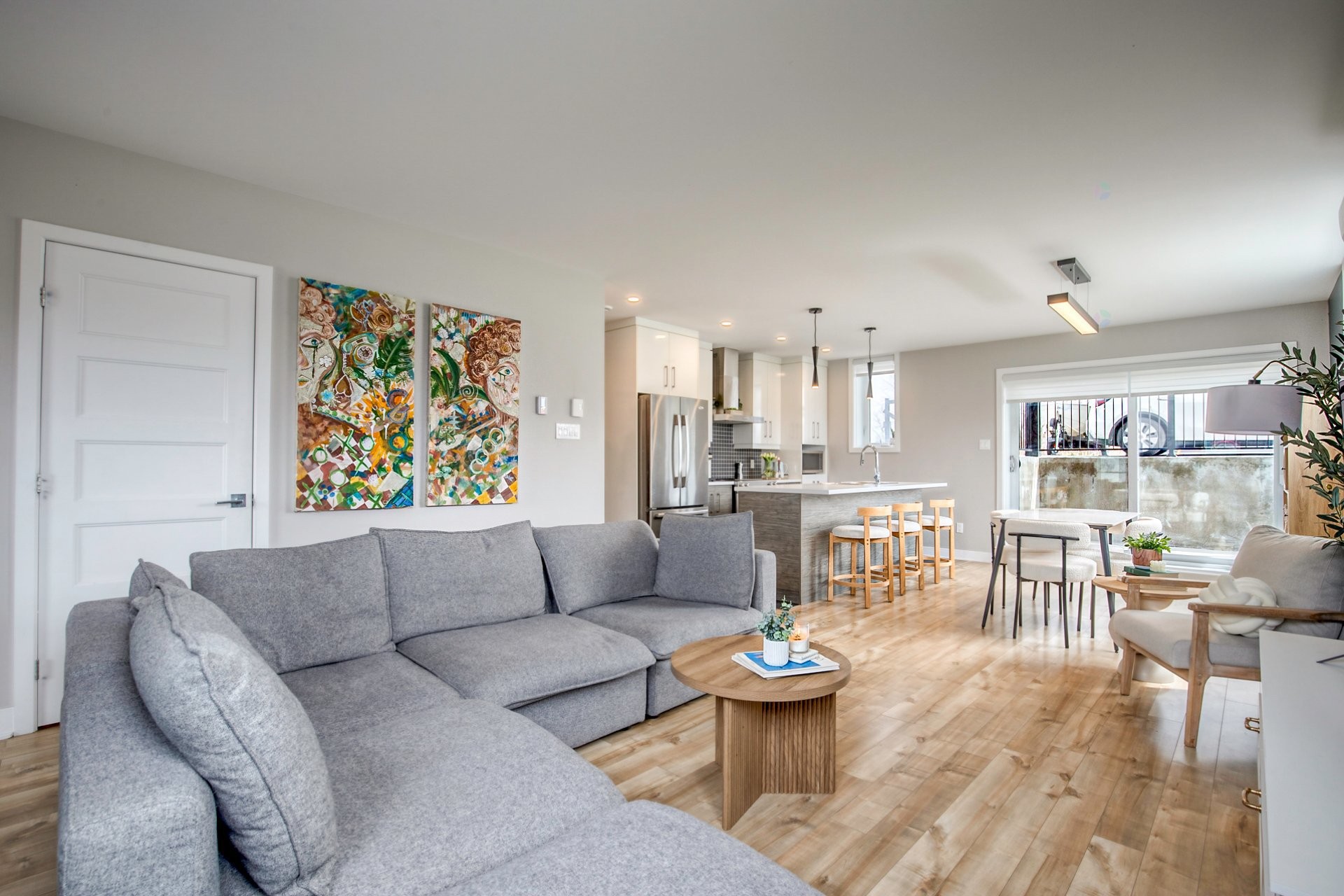 









120


Rue Bella

,
Saint-Jean-sur-Richelieu,




QC
J2X4Y6

