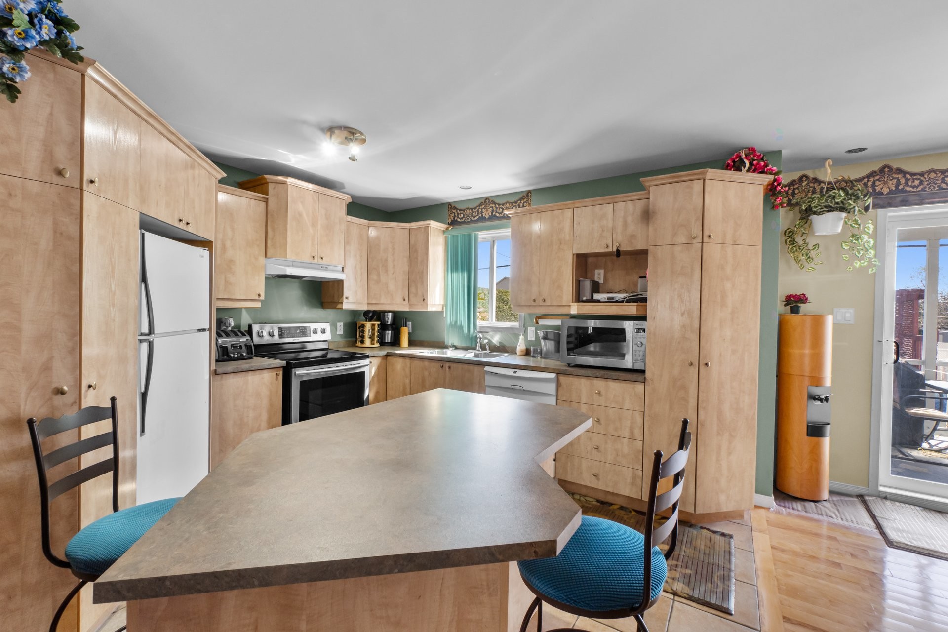 









6848


Rue Henri-Julien

,
Laval (Sainte-Rose),




QC
H7L5X7

