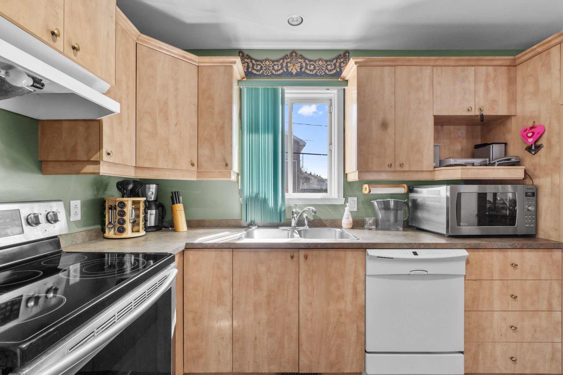 









6848


Rue Henri-Julien

,
Laval (Sainte-Rose),




QC
H7L5X7

