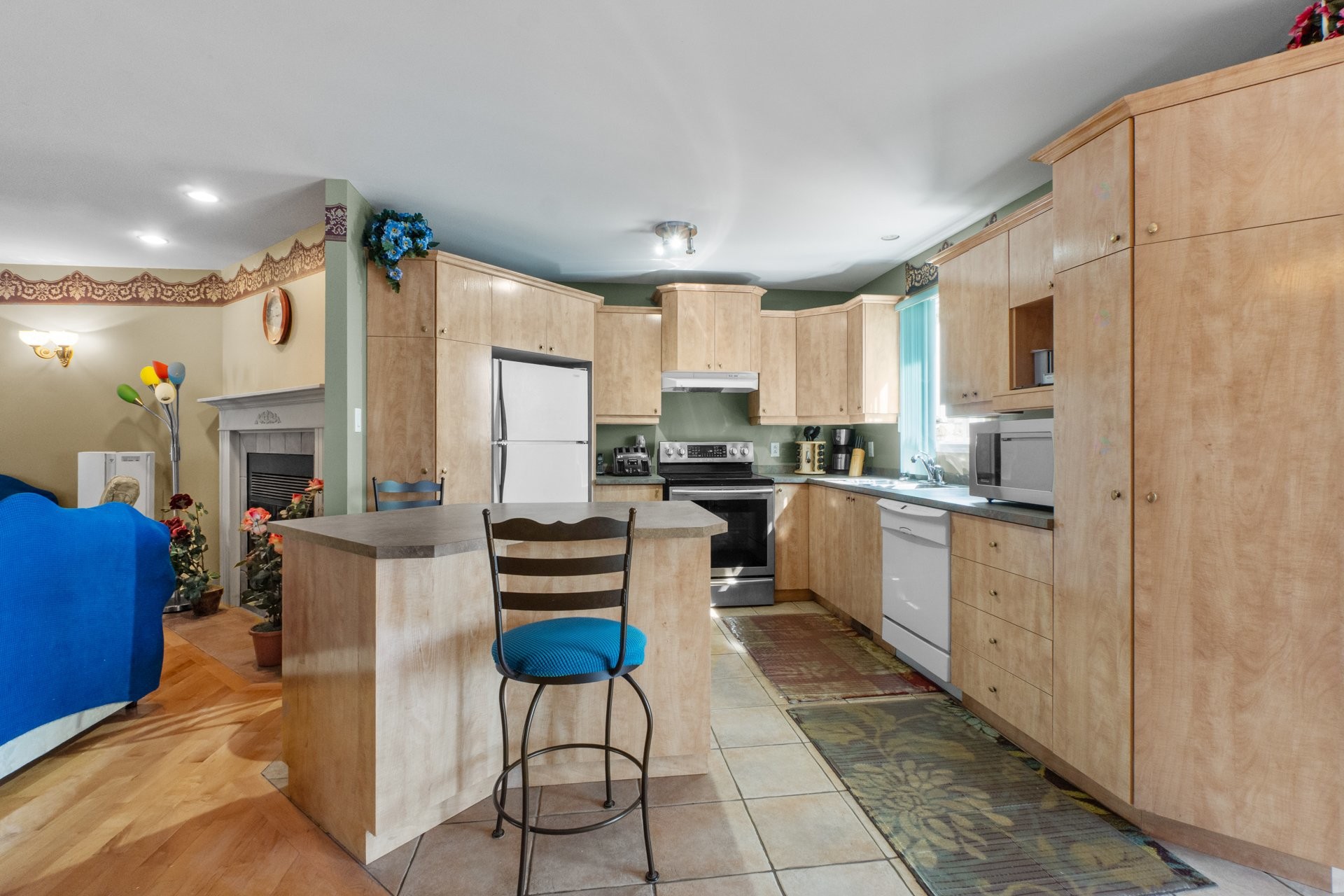 









6848


Rue Henri-Julien

,
Laval (Sainte-Rose),




QC
H7L5X7

