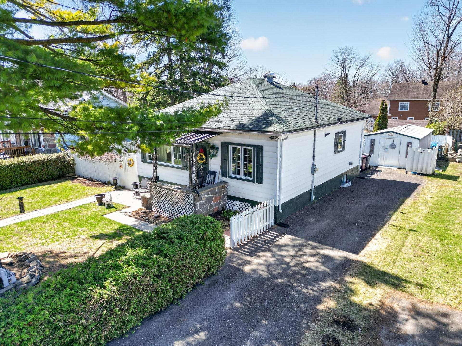 









96


Rue Crescent

,
Deux-Montagnes,




QC
J7R4C4


