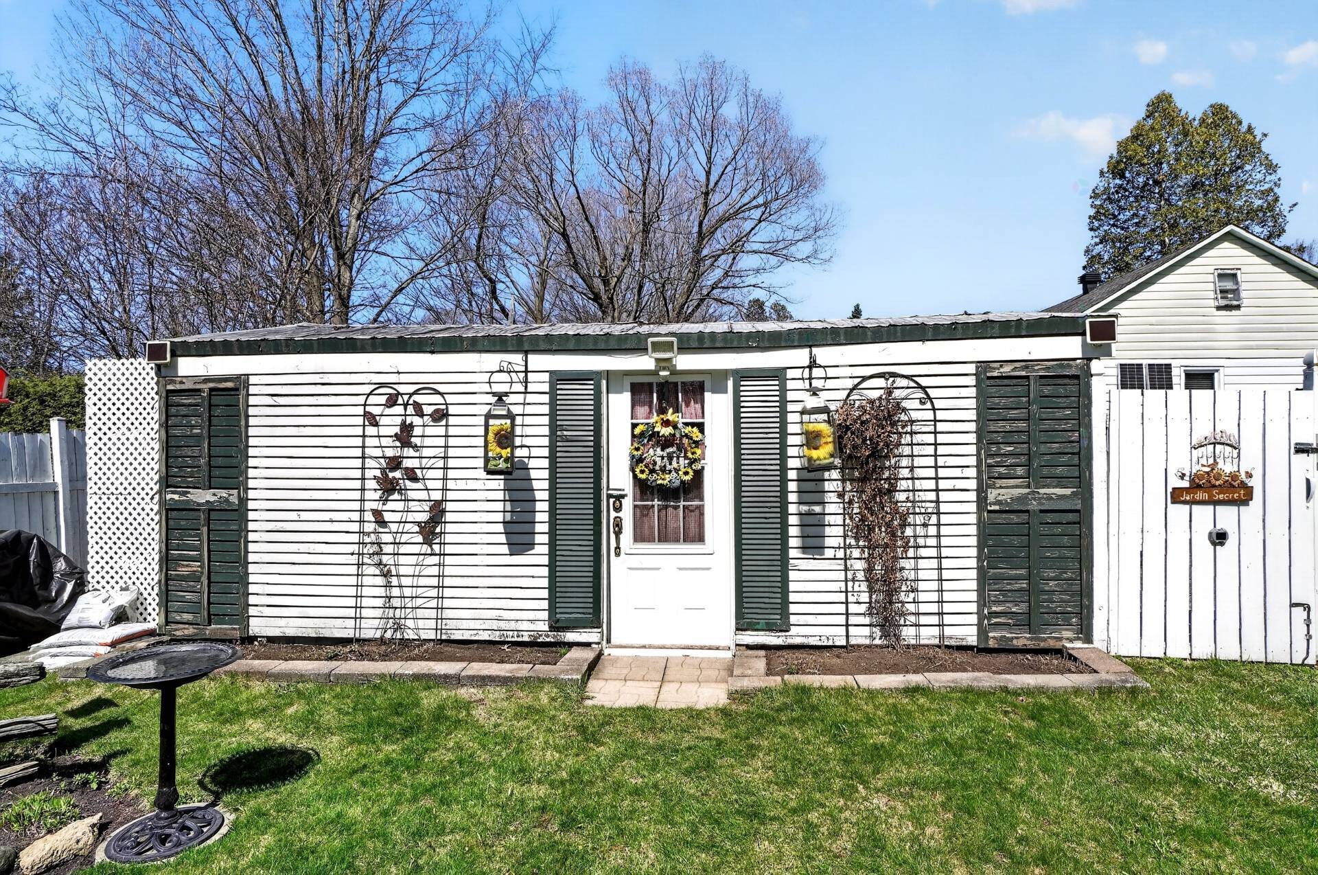 









96


Rue Crescent

,
Deux-Montagnes,




QC
J7R4C4


