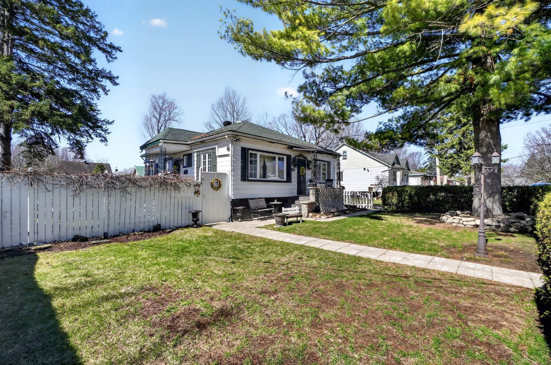 









96


Rue Crescent

,
Deux-Montagnes,




QC
J7R4C4

