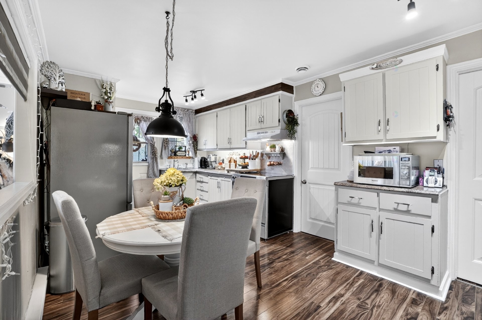 









96


Rue Crescent

,
Deux-Montagnes,




QC
J7R4C4

