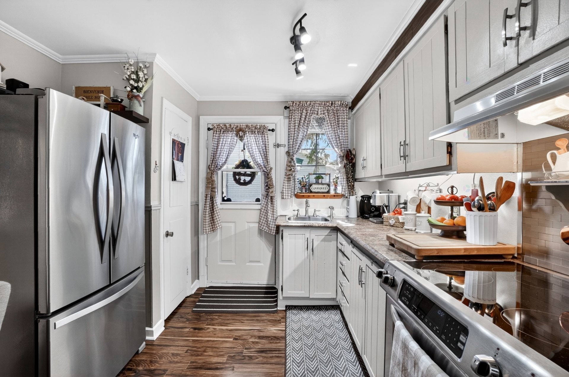 









96


Rue Crescent

,
Deux-Montagnes,




QC
J7R4C4


