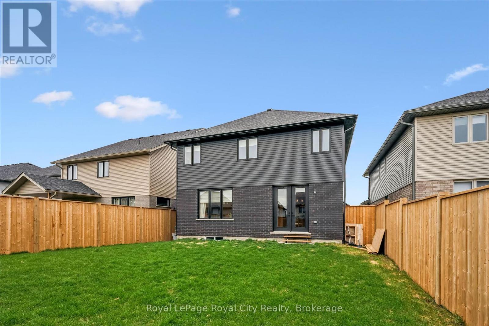 












203 SCHMIDT DRIVE

,
Wellington North (Arthur),




Ontario
N0G1A0

