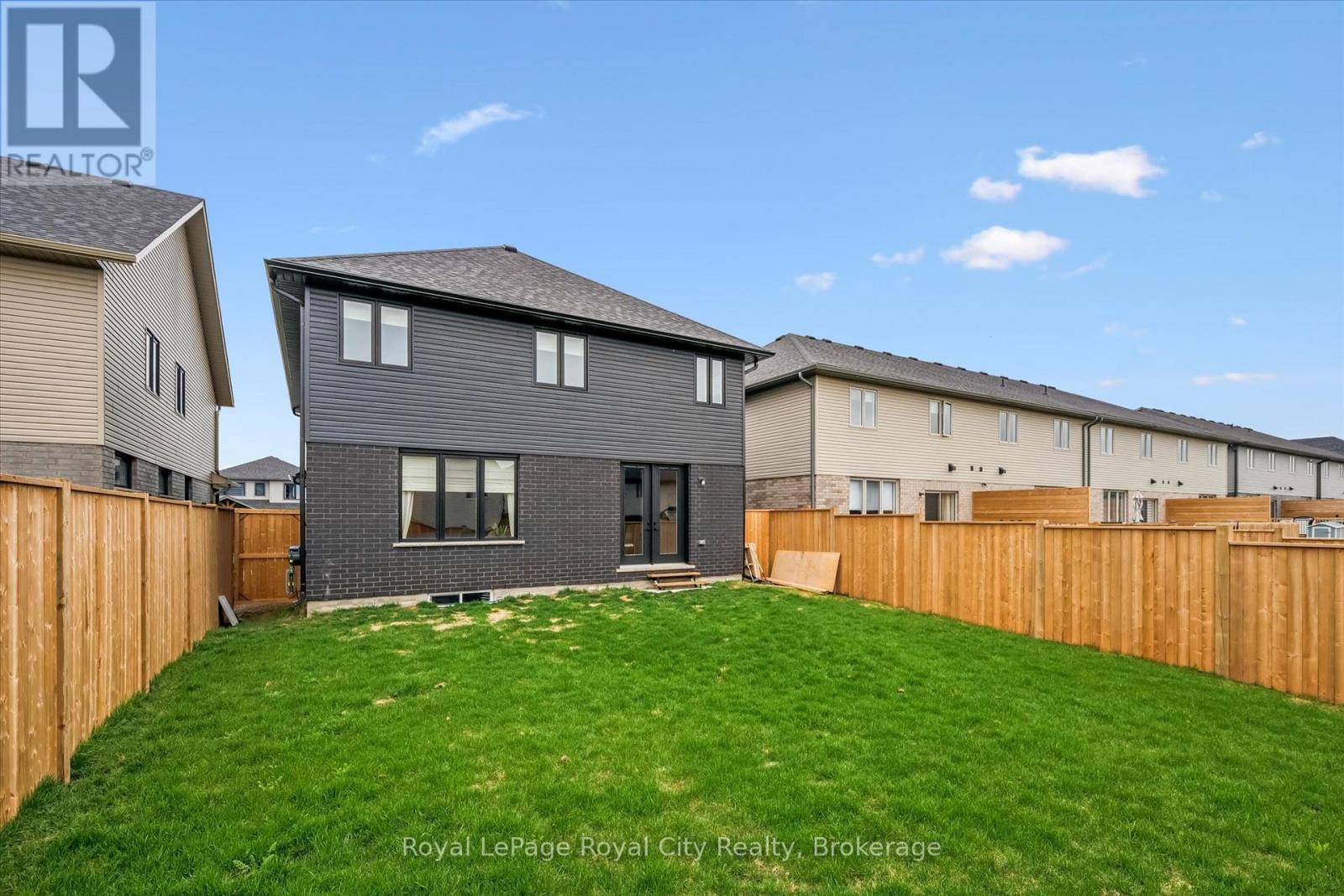 












203 SCHMIDT DRIVE

,
Wellington North (Arthur),




Ontario
N0G1A0

