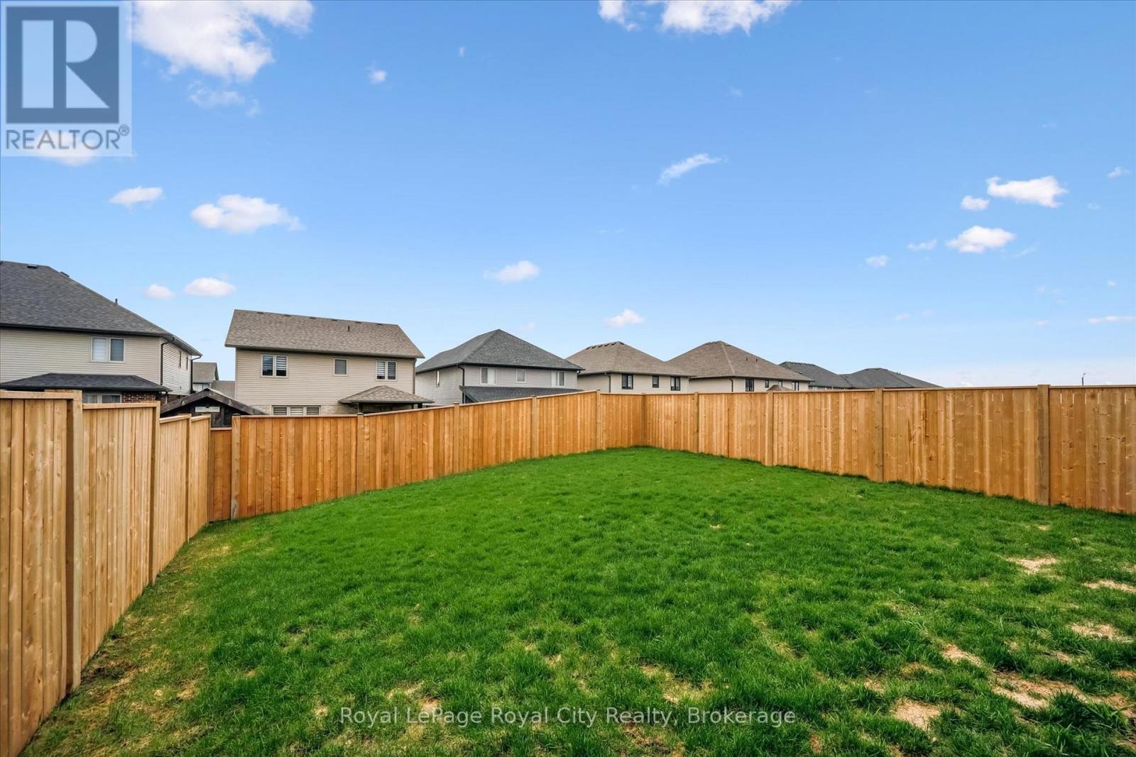 












203 SCHMIDT DRIVE

,
Wellington North (Arthur),




Ontario
N0G1A0

