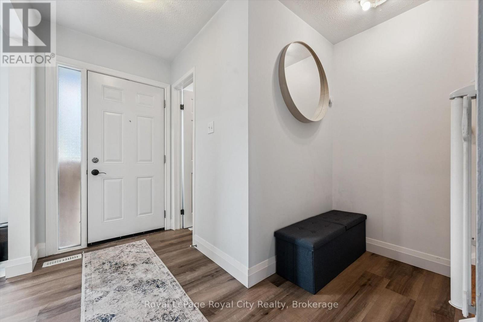 












30 - 121 BAGOT STREET

,
Guelph (Junction/Onward Willow),




Ontario
N1H5T8

