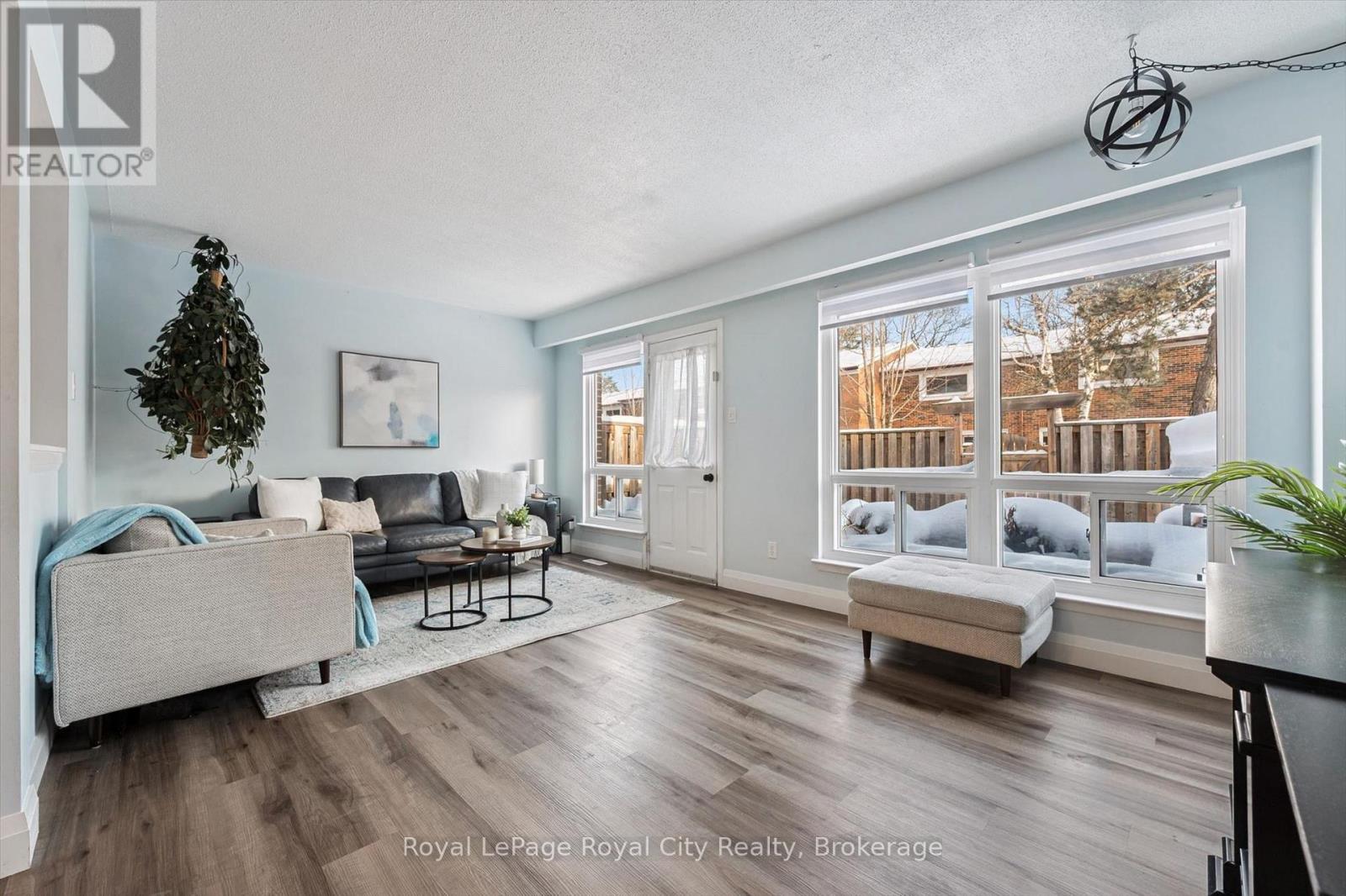 












30 - 121 BAGOT STREET

,
Guelph (Junction/Onward Willow),




Ontario
N1H5T8

