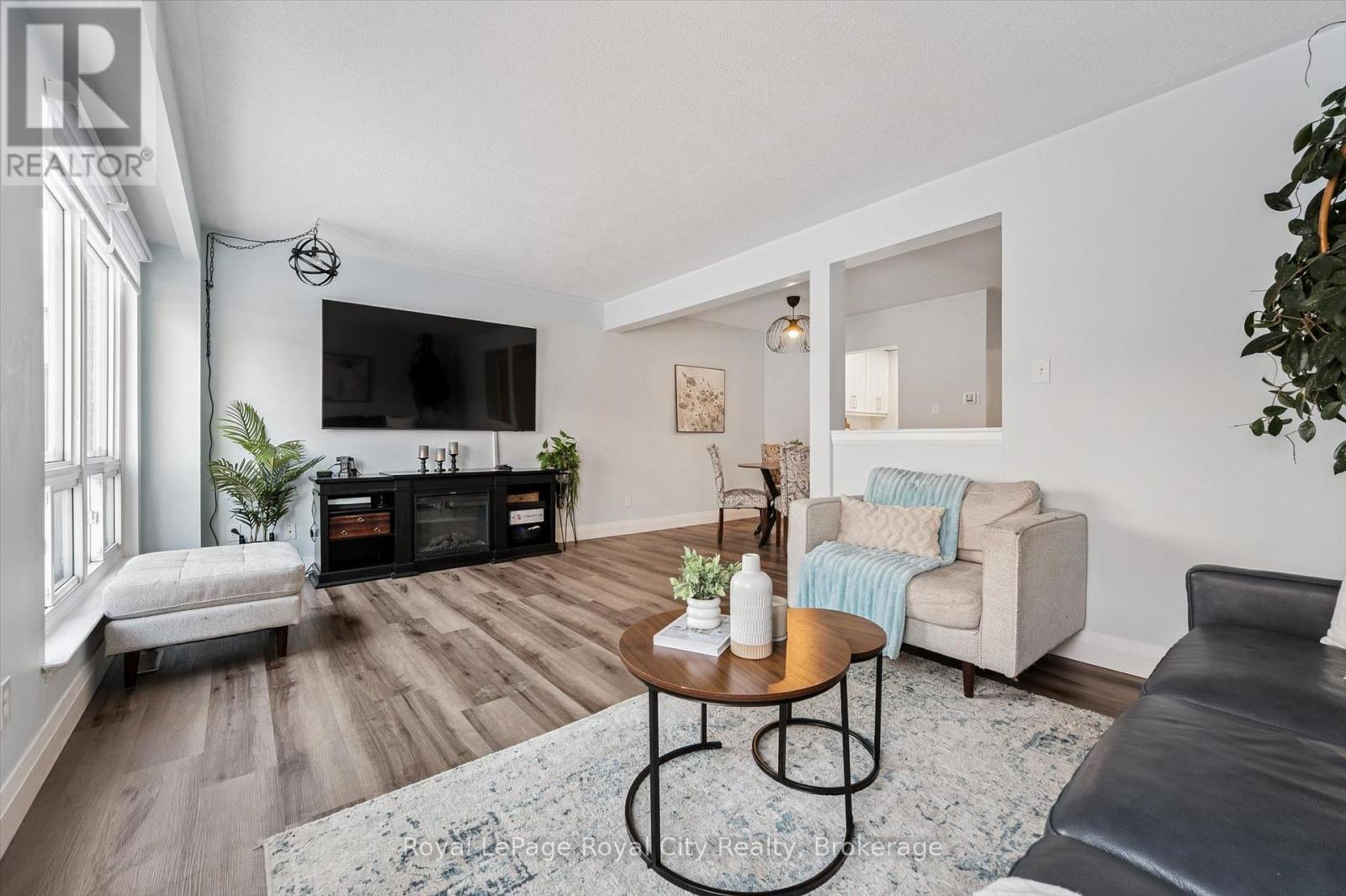 












30 - 121 BAGOT STREET

,
Guelph (Junction/Onward Willow),




Ontario
N1H5T8

