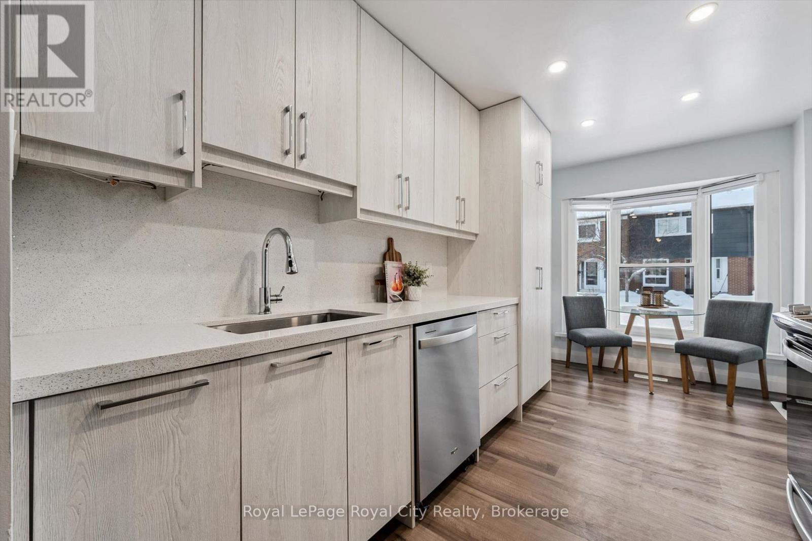 












30 - 121 BAGOT STREET

,
Guelph (Junction/Onward Willow),




Ontario
N1H5T8


