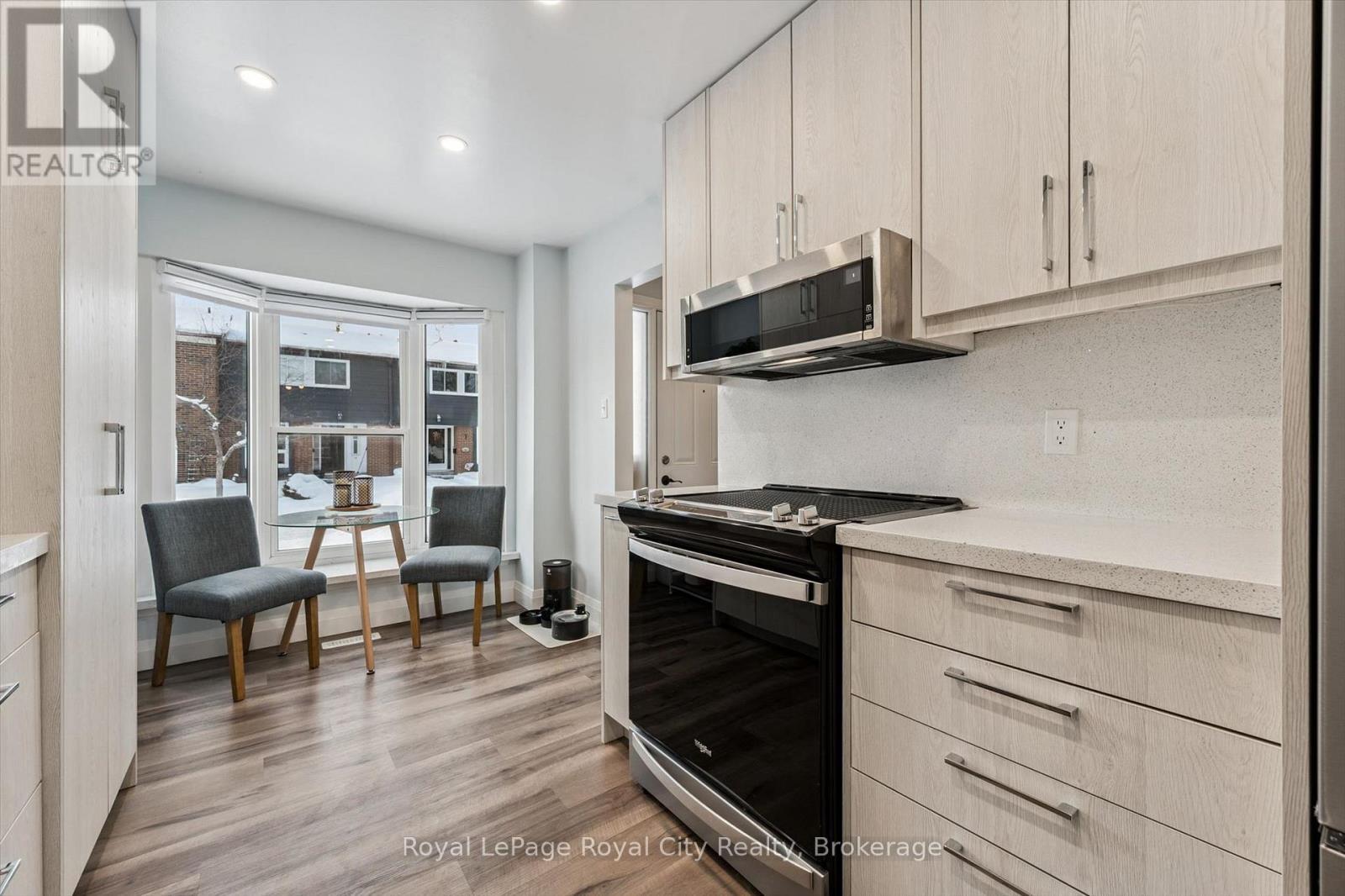 












30 - 121 BAGOT STREET

,
Guelph (Junction/Onward Willow),




Ontario
N1H5T8

