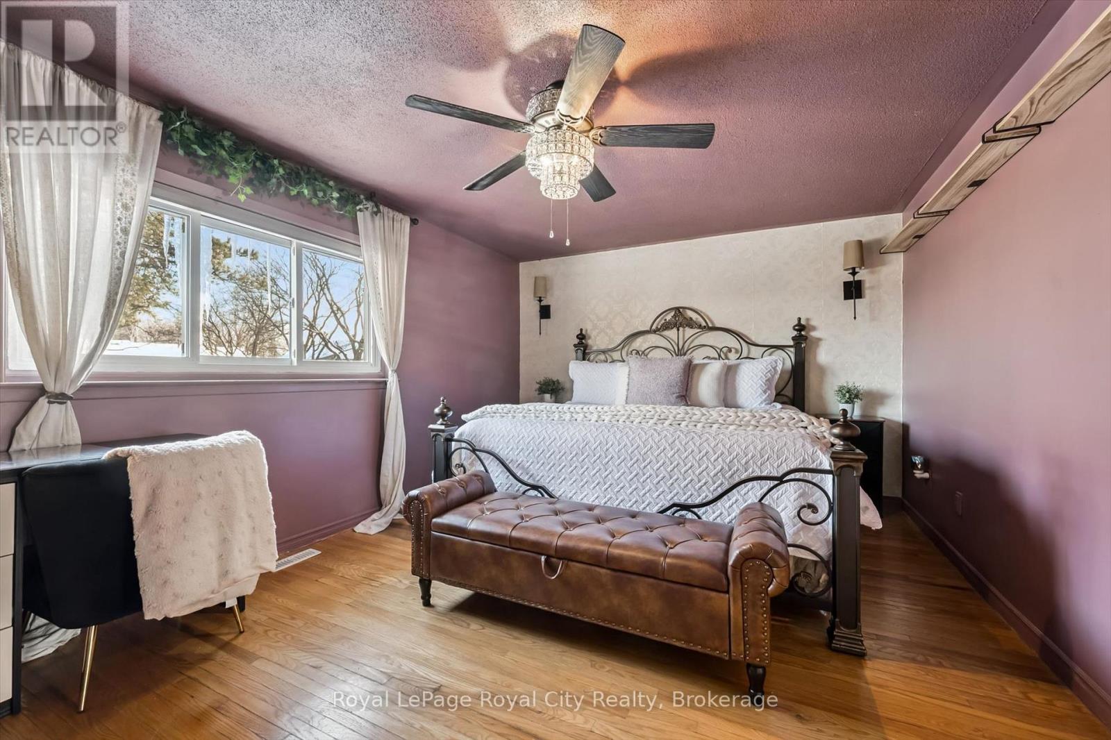 












30 - 121 BAGOT STREET

,
Guelph (Junction/Onward Willow),




Ontario
N1H5T8


