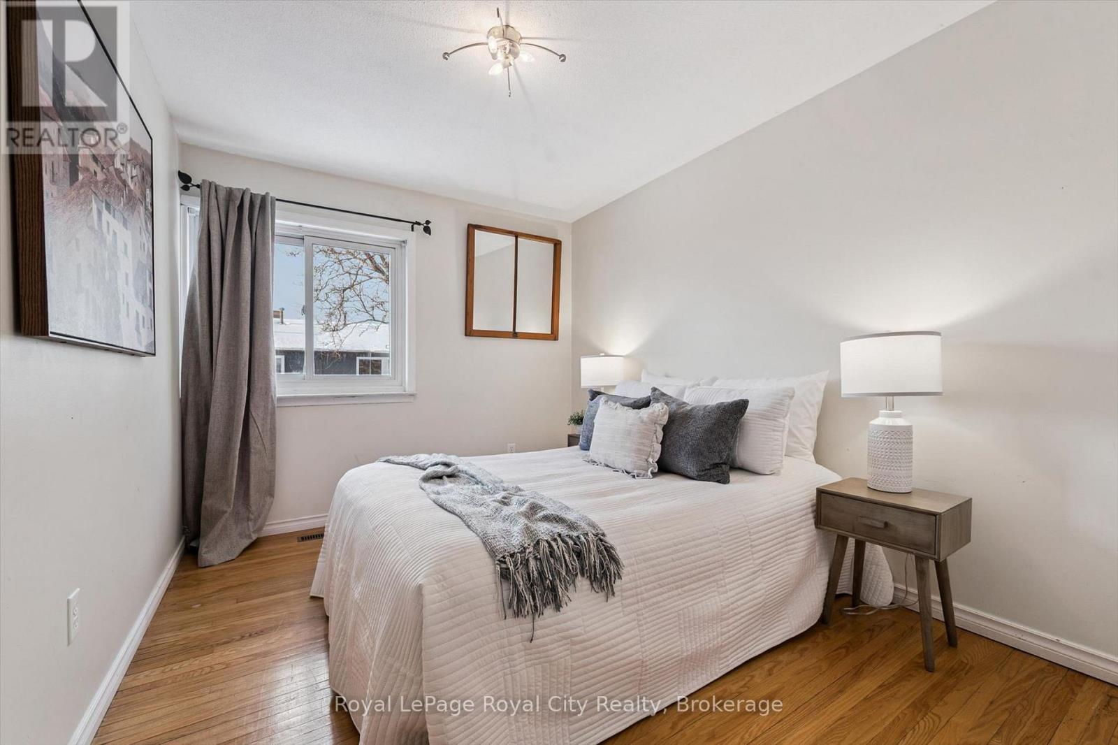 












30 - 121 BAGOT STREET

,
Guelph (Junction/Onward Willow),




Ontario
N1H5T8

