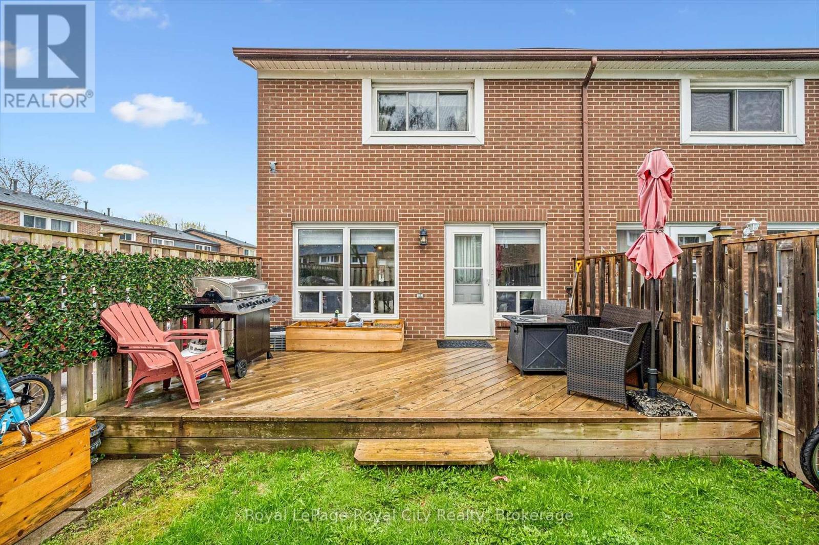 












30 - 121 BAGOT STREET

,
Guelph (Junction/Onward Willow),




Ontario
N1H5T8

