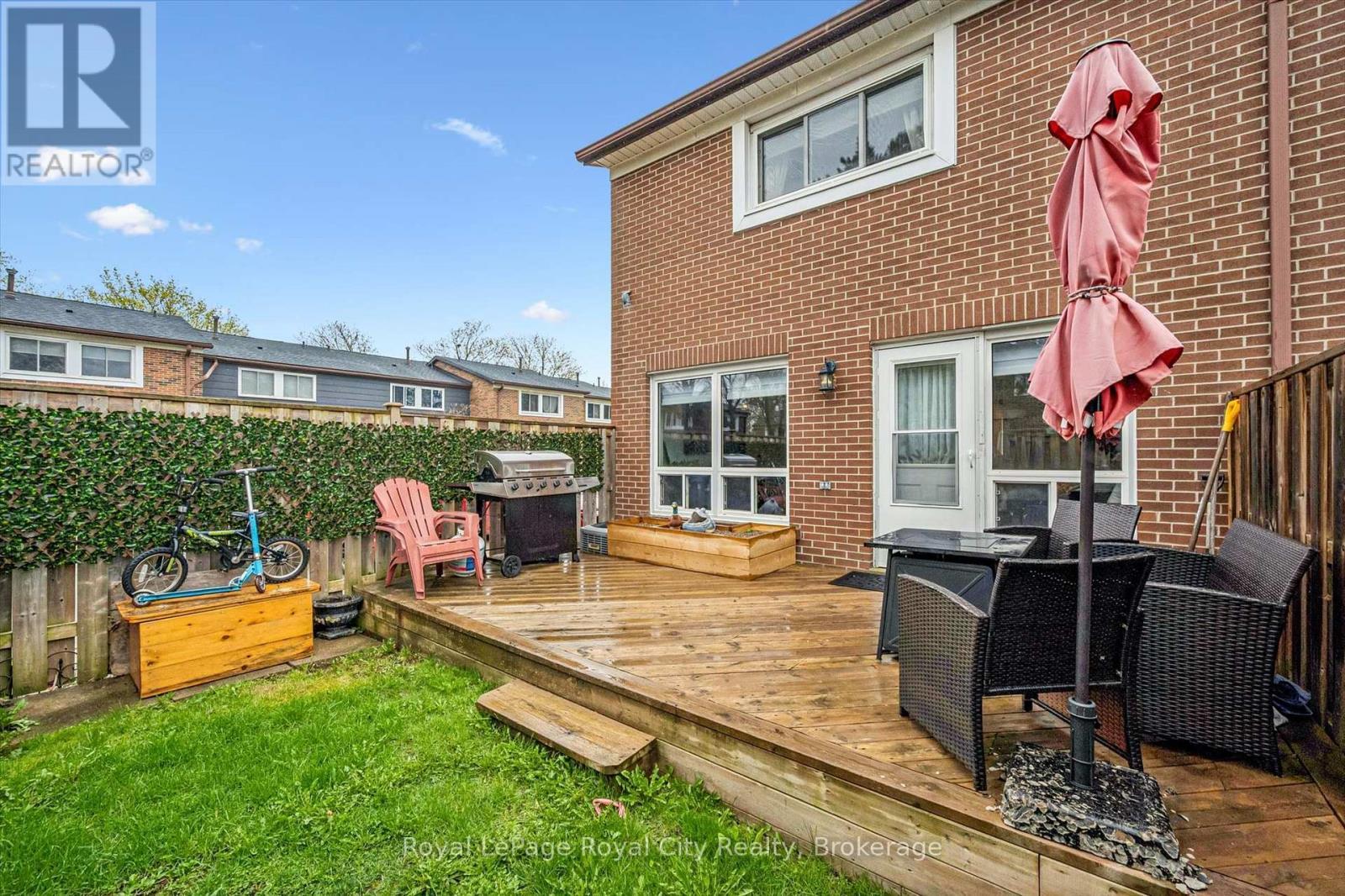 












30 - 121 BAGOT STREET

,
Guelph (Junction/Onward Willow),




Ontario
N1H5T8

