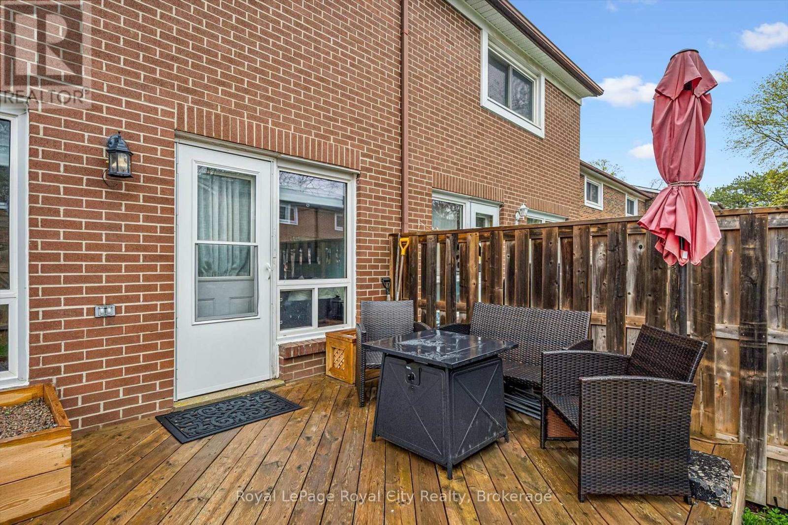 












30 - 121 BAGOT STREET

,
Guelph (Junction/Onward Willow),




Ontario
N1H5T8

