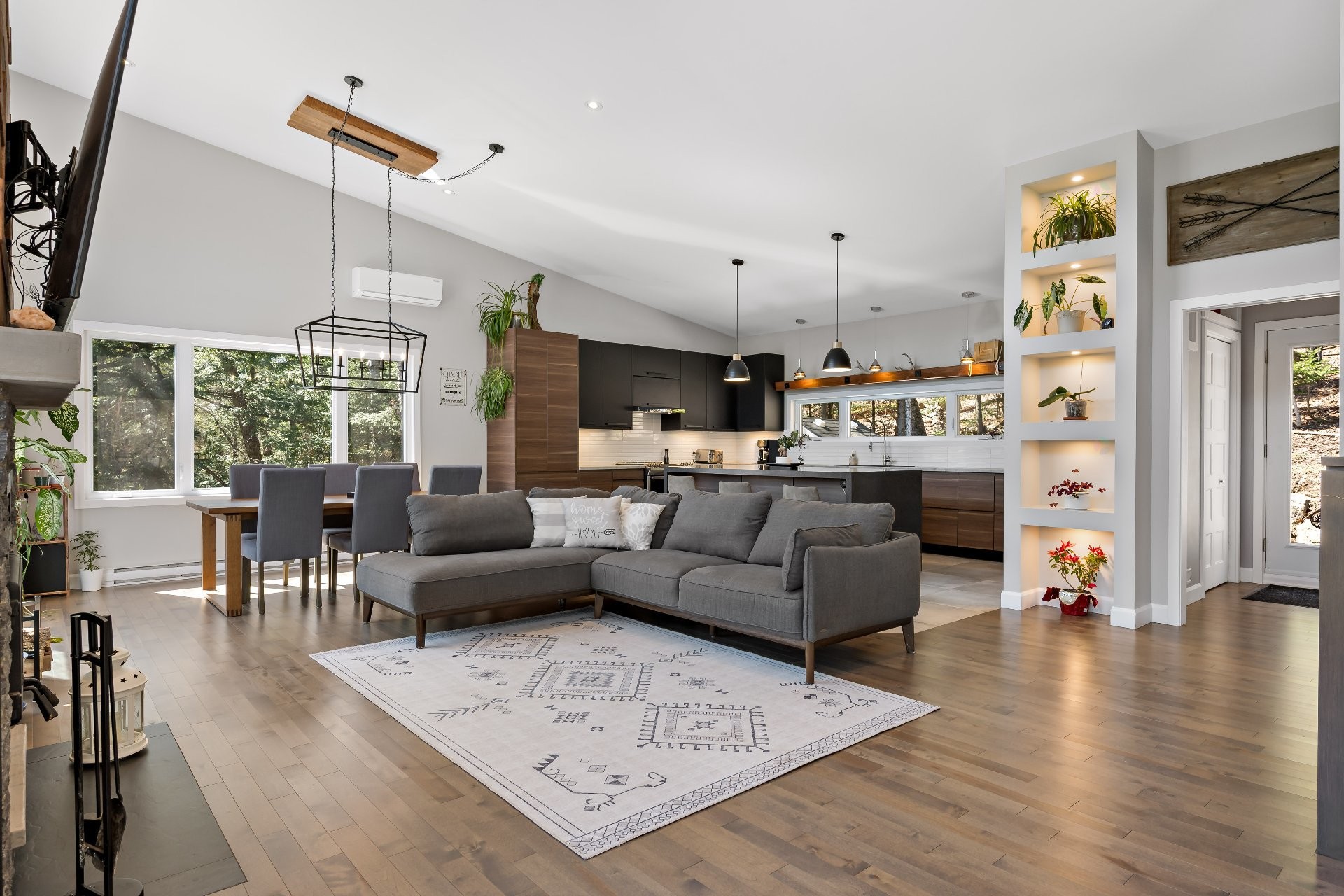 









3732


Ch. du Mont-Sauvage

,
Sainte-Adèle,




QC
J8B2E3

