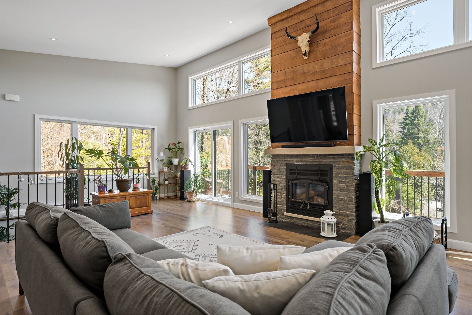 









3732


Ch. du Mont-Sauvage

,
Sainte-Adèle,




QC
J8B2E3

