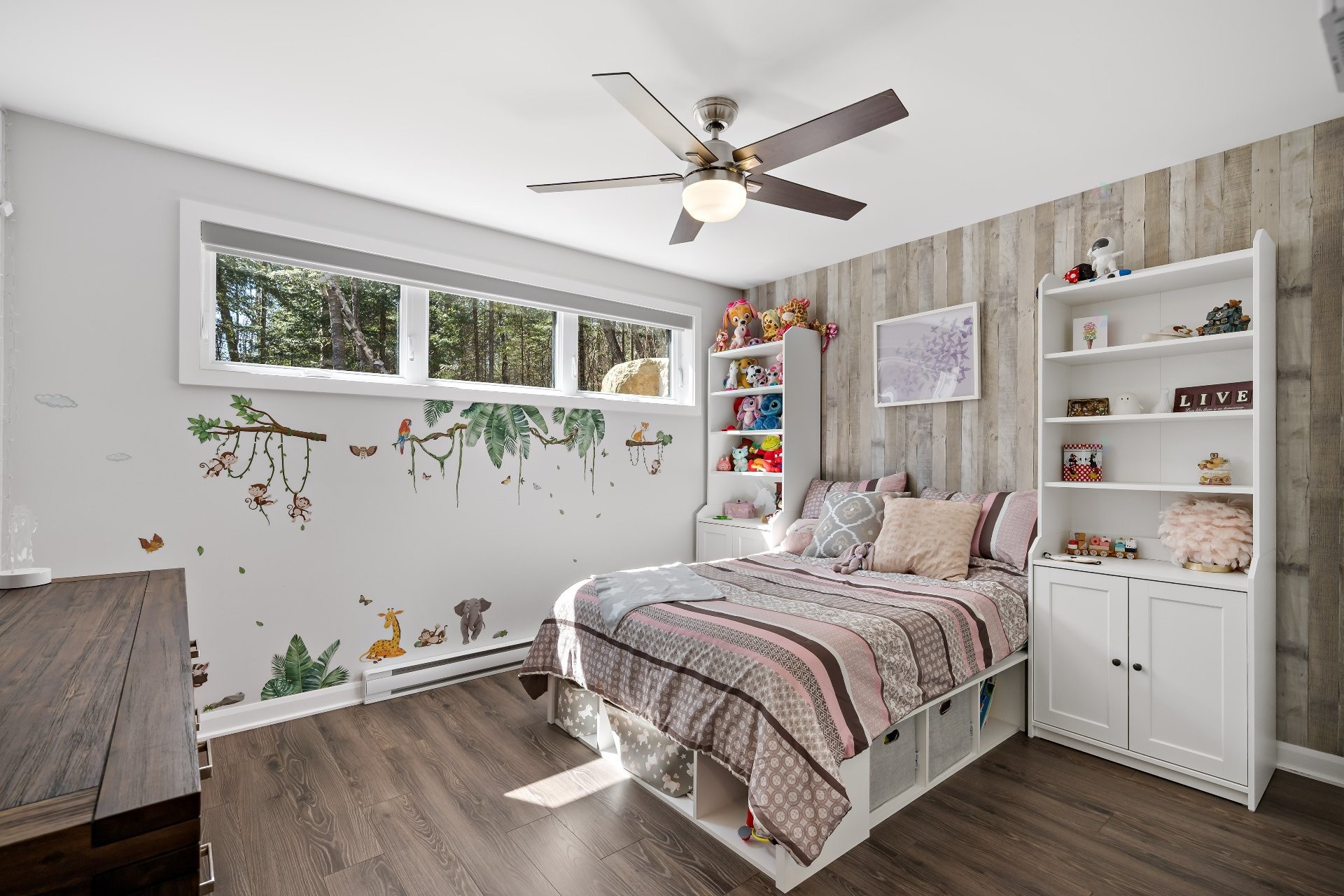 









3732


Ch. du Mont-Sauvage

,
Sainte-Adèle,




QC
J8B2E3

