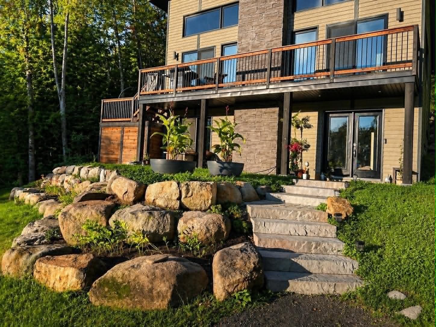 









3732


Ch. du Mont-Sauvage

,
Sainte-Adèle,




QC
J8B2E3

