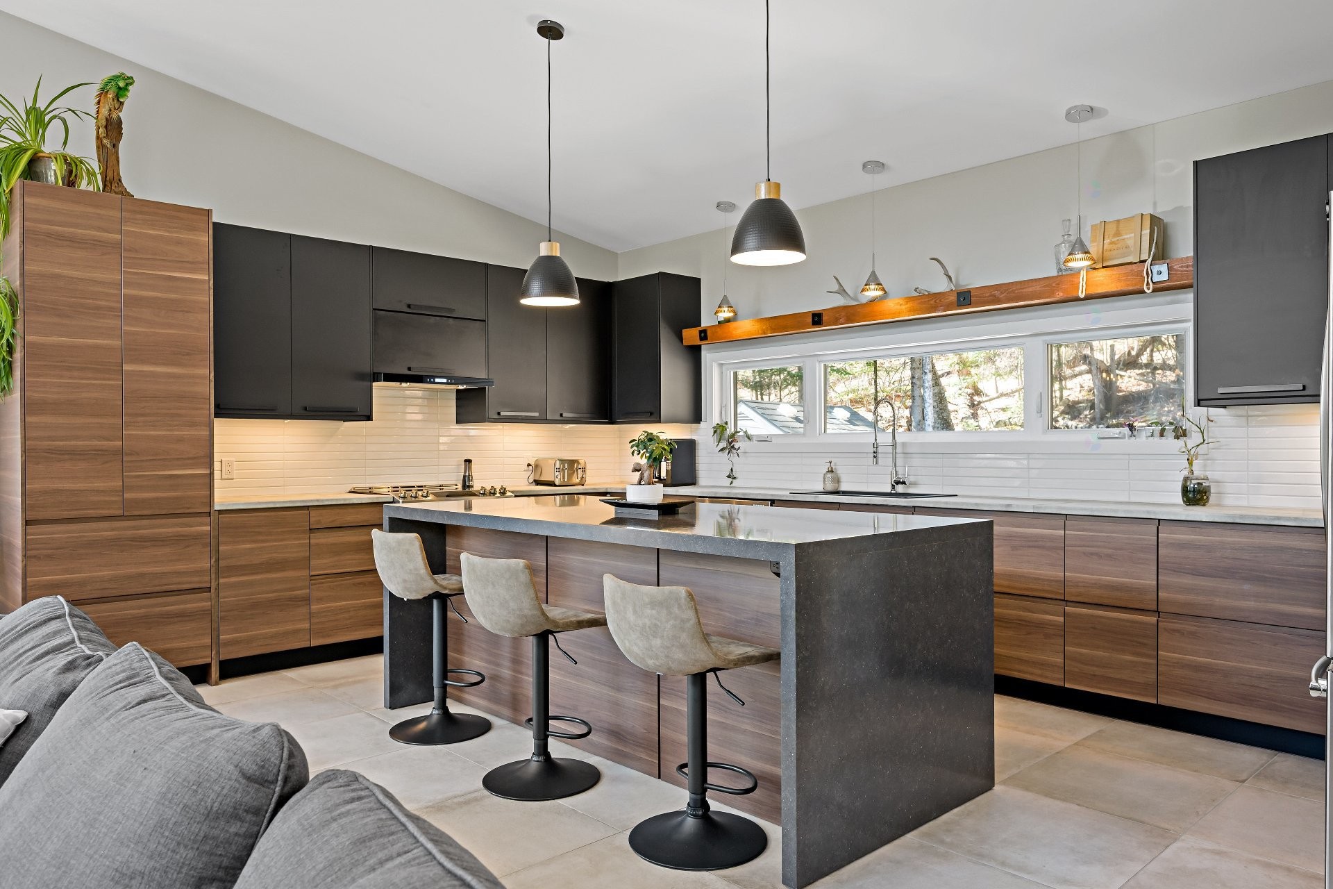 









3732


Ch. du Mont-Sauvage

,
Sainte-Adèle,




QC
J8B2E3

