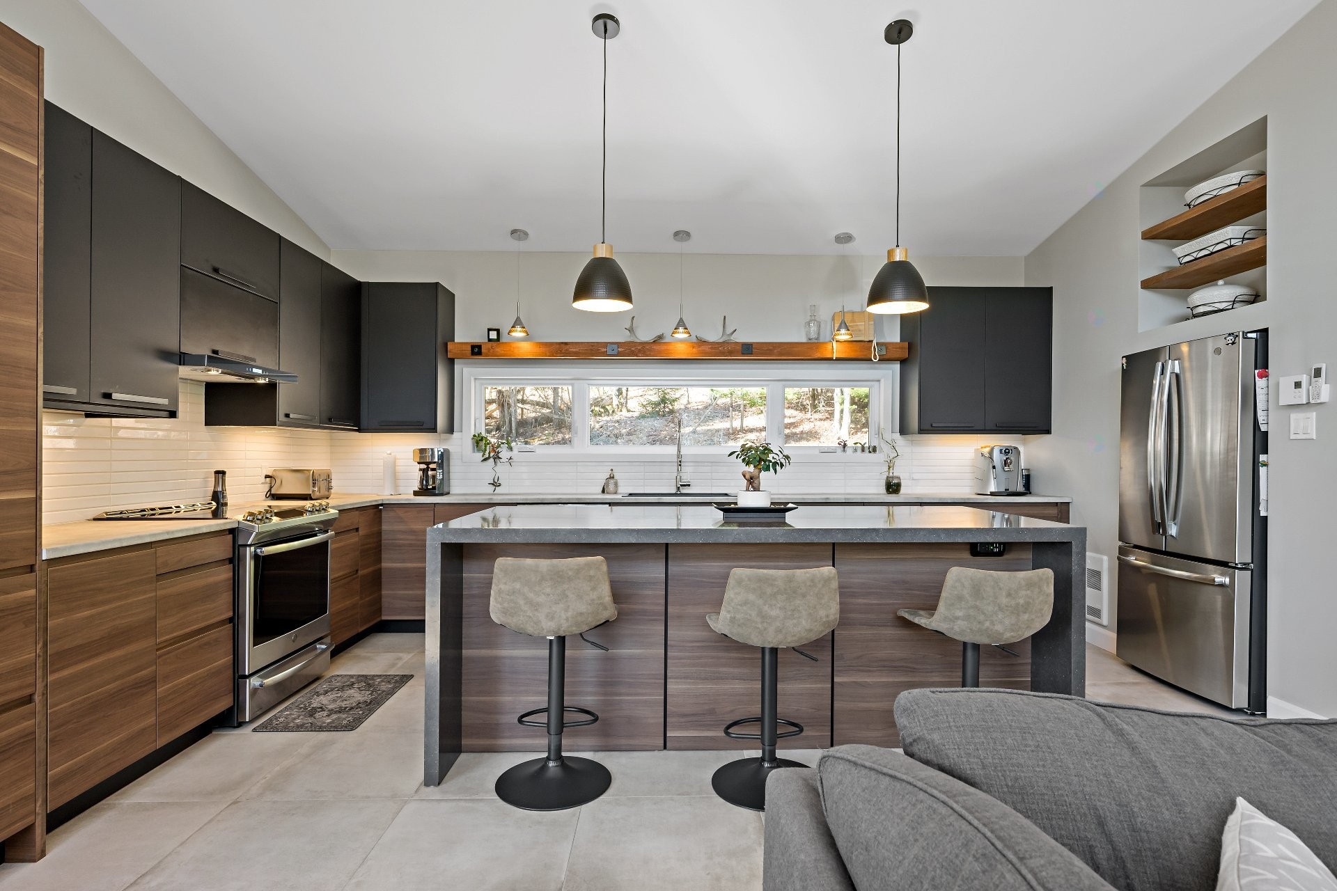 









3732


Ch. du Mont-Sauvage

,
Sainte-Adèle,




QC
J8B2E3

