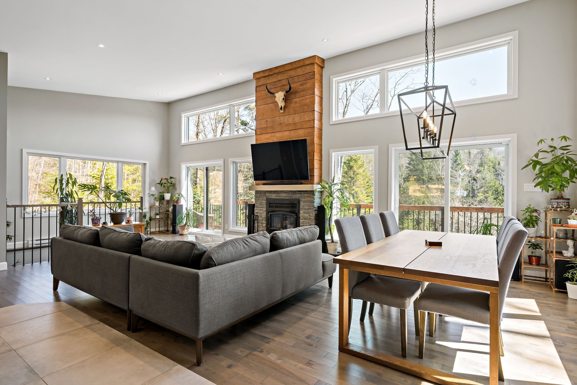 









3732


Ch. du Mont-Sauvage

,
Sainte-Adèle,




QC
J8B2E3

