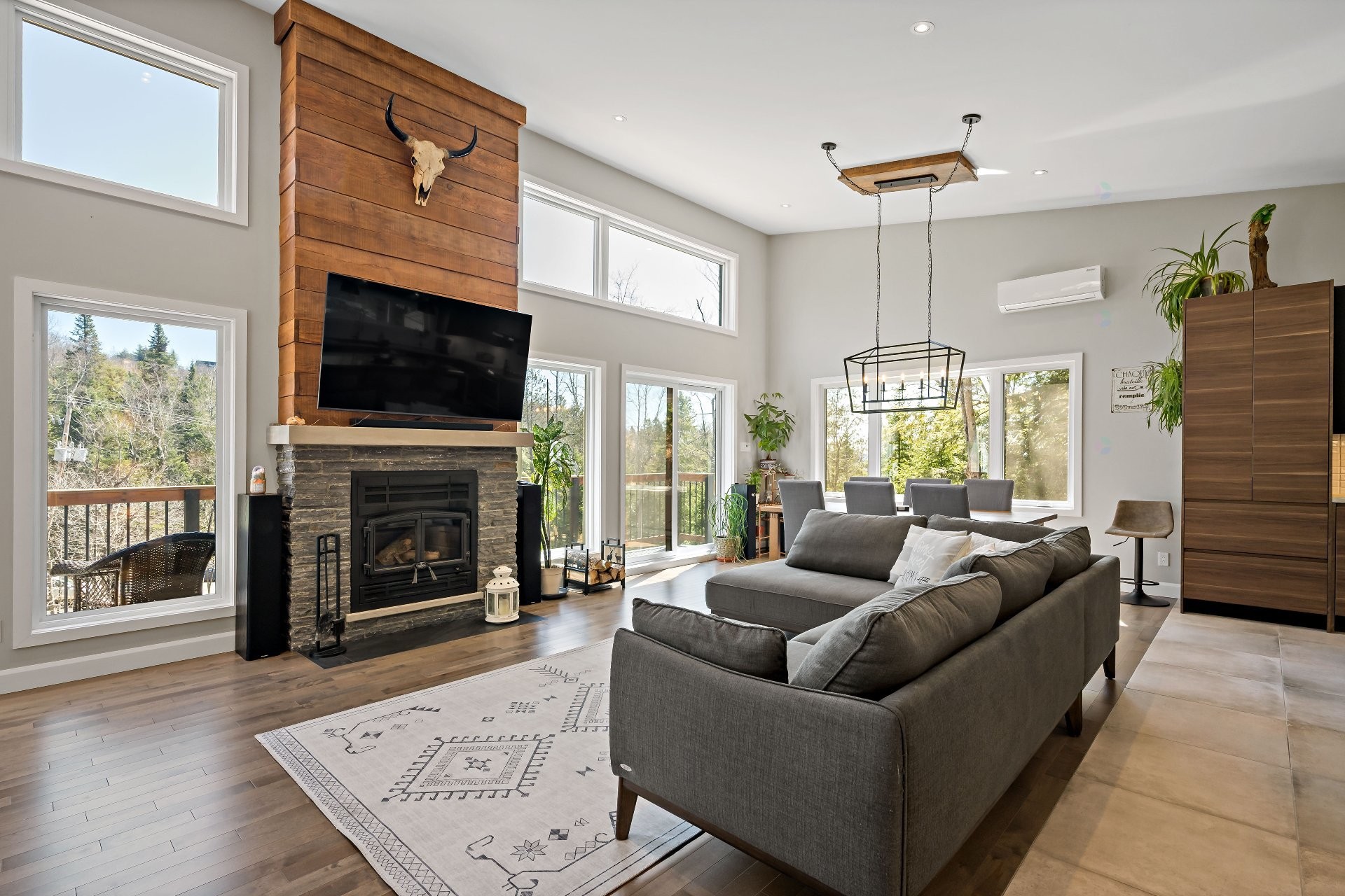 









3732


Ch. du Mont-Sauvage

,
Sainte-Adèle,




QC
J8B2E3

