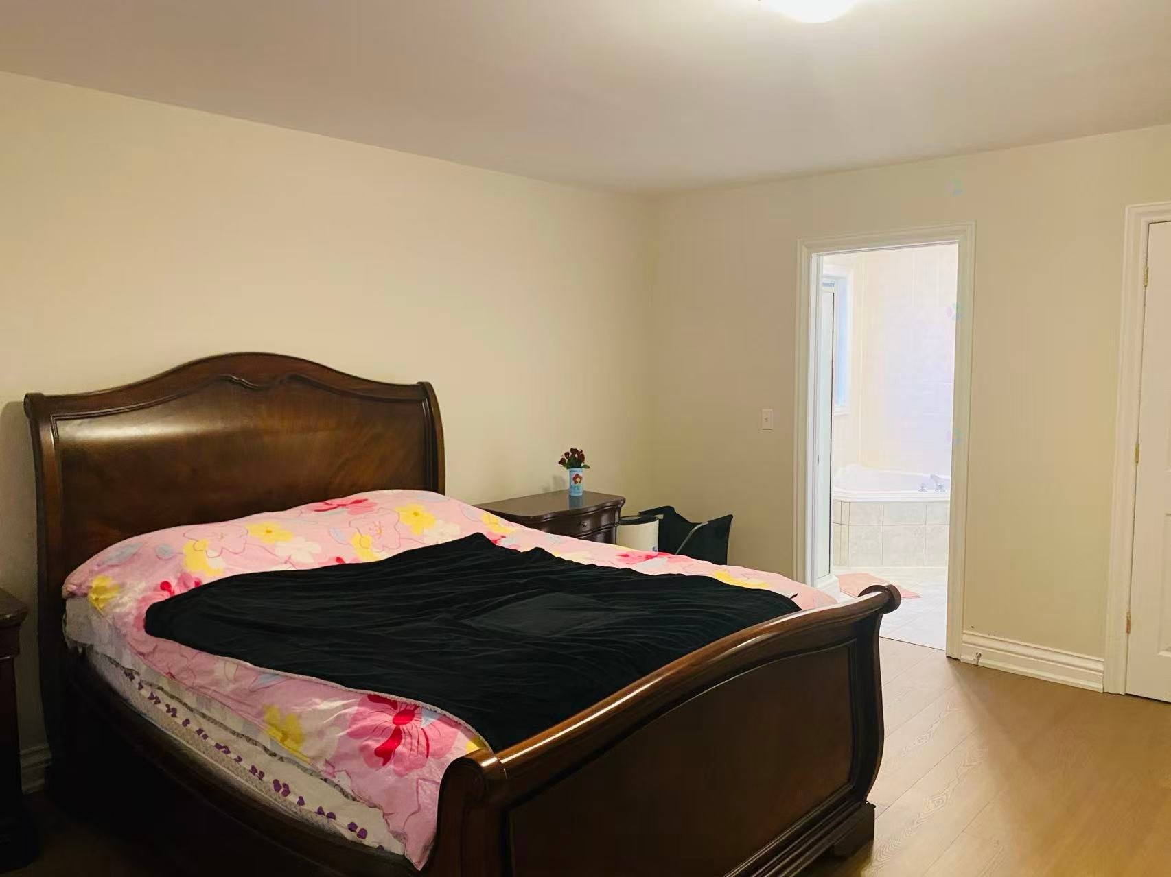 









6792


Rue Marie-Guyart

,
Montréal (LaSalle),




QC
H8N3G7

