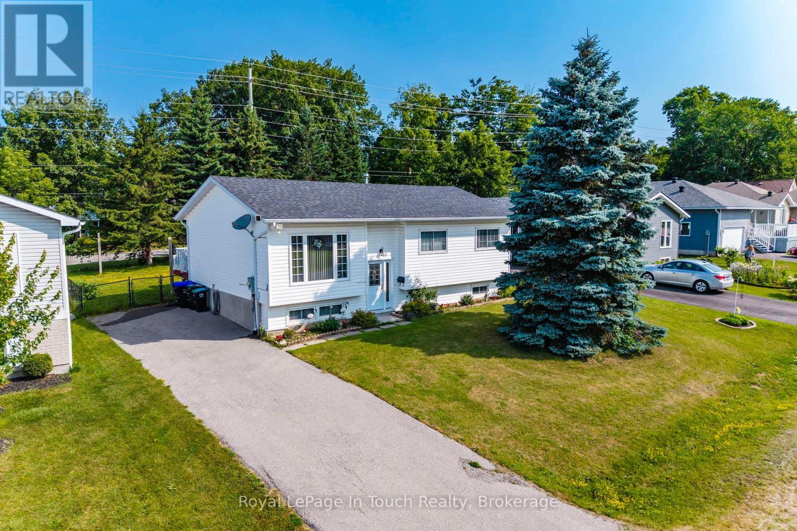 












32 BRIDLE ROAD

,
Penetanguishene,




Ontario
L9M1J5

