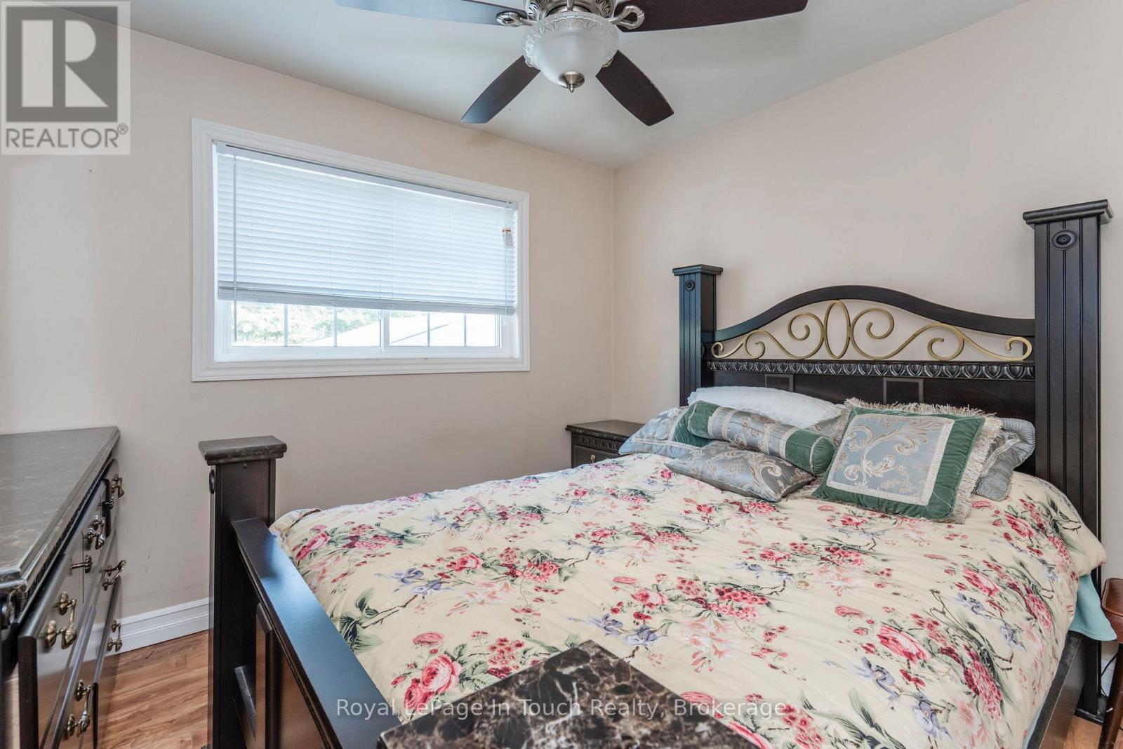 












32 BRIDLE ROAD

,
Penetanguishene,




Ontario
L9M1J5

