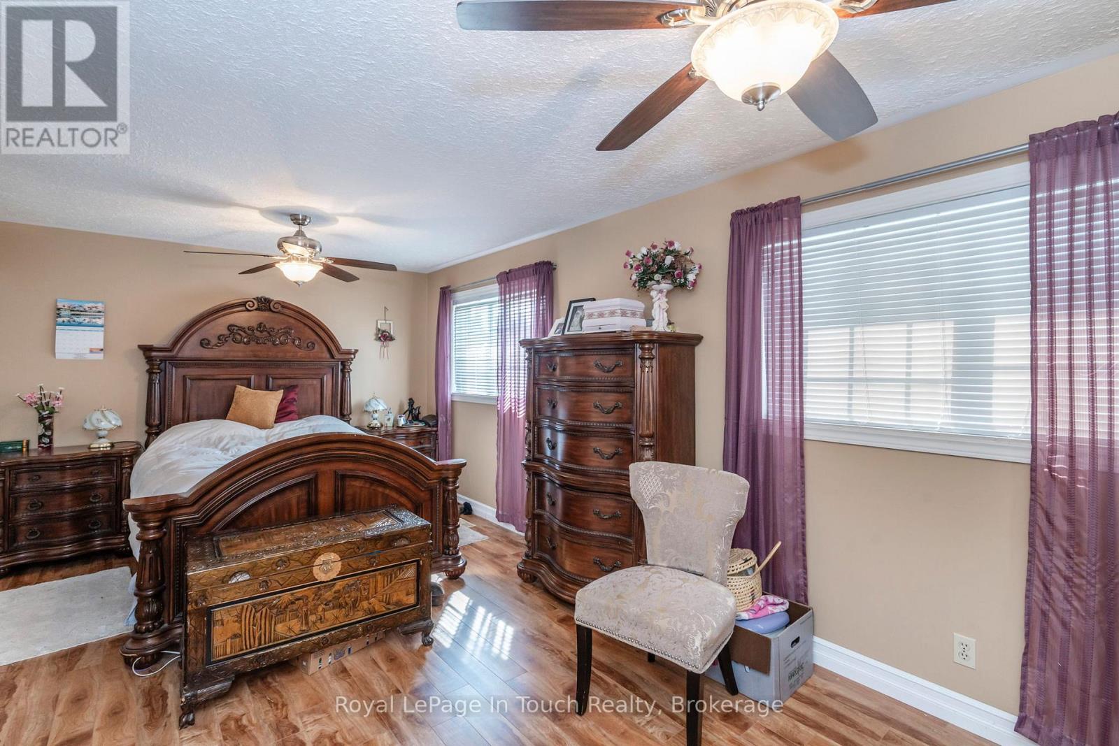 












32 BRIDLE ROAD

,
Penetanguishene,




Ontario
L9M1J5

