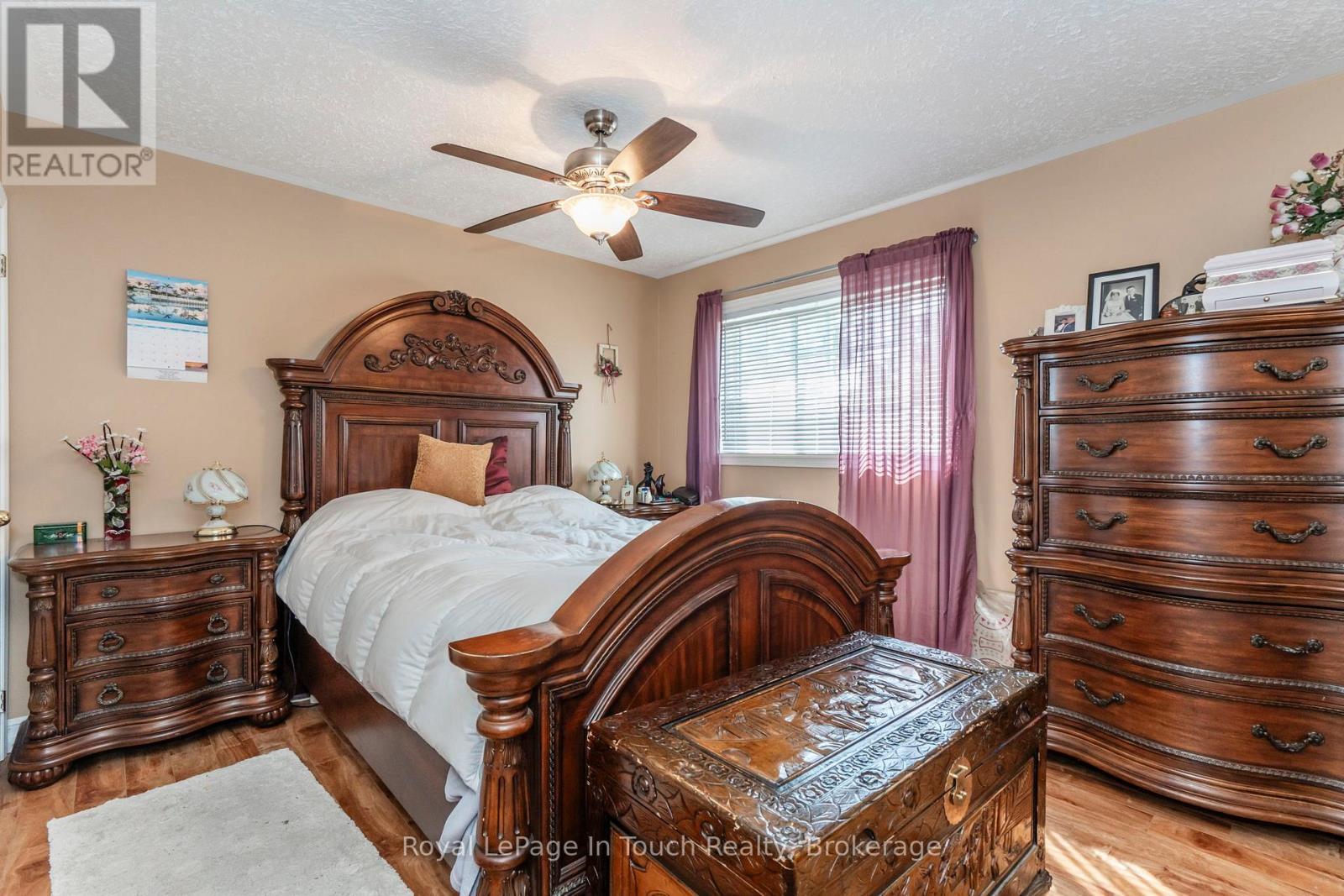 












32 BRIDLE ROAD

,
Penetanguishene,




Ontario
L9M1J5

