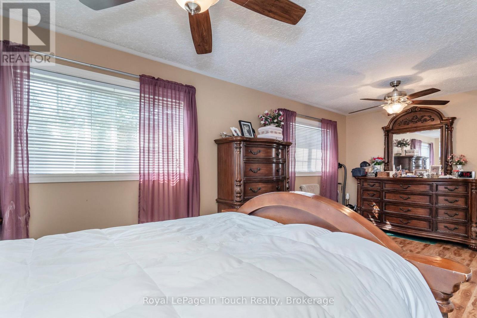 












32 BRIDLE ROAD

,
Penetanguishene,




Ontario
L9M1J5

