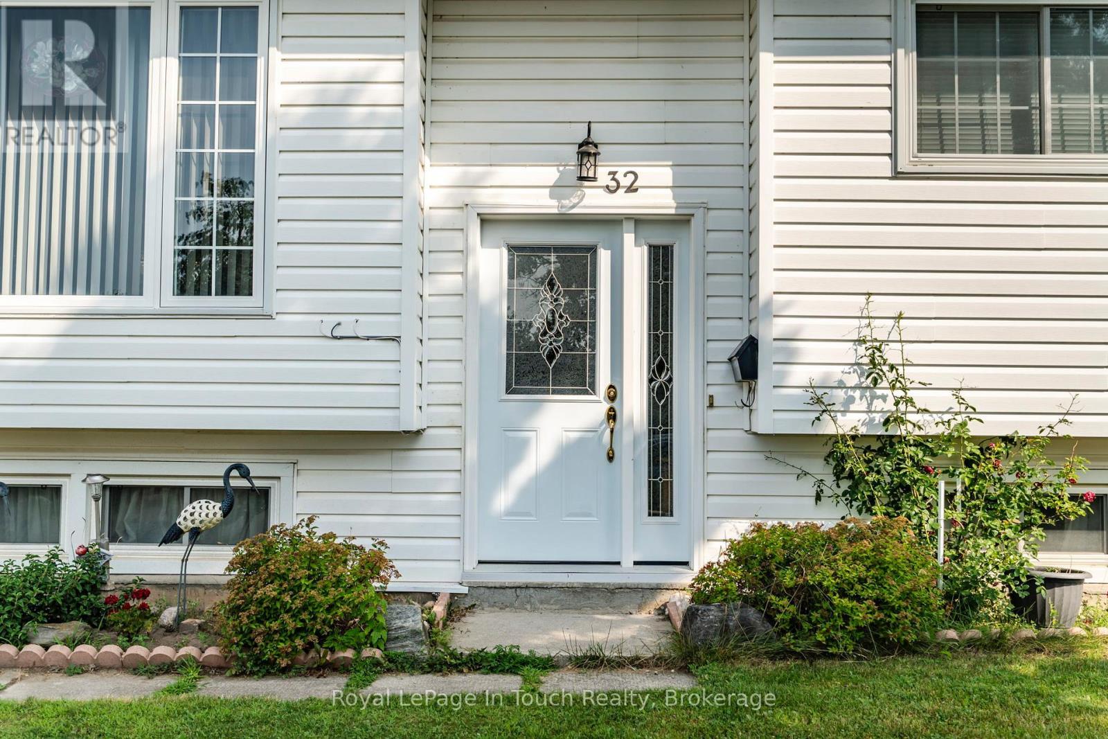 












32 BRIDLE ROAD

,
Penetanguishene,




Ontario
L9M1J5

