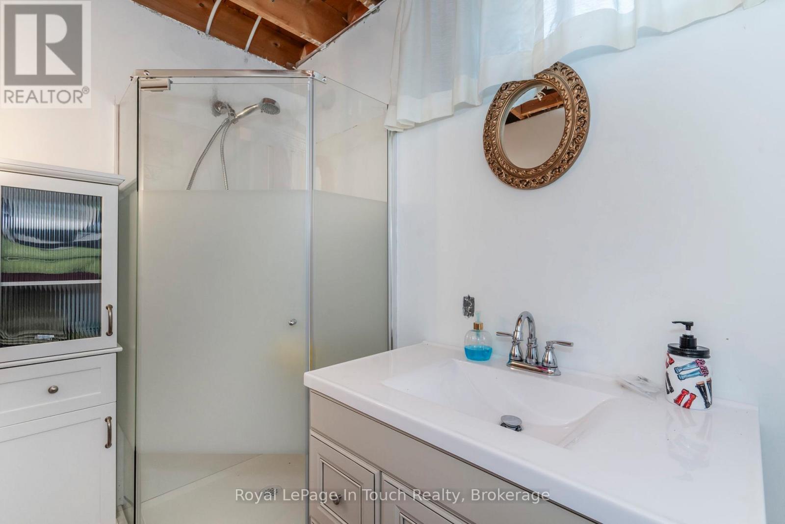 












32 BRIDLE ROAD

,
Penetanguishene,




Ontario
L9M1J5

