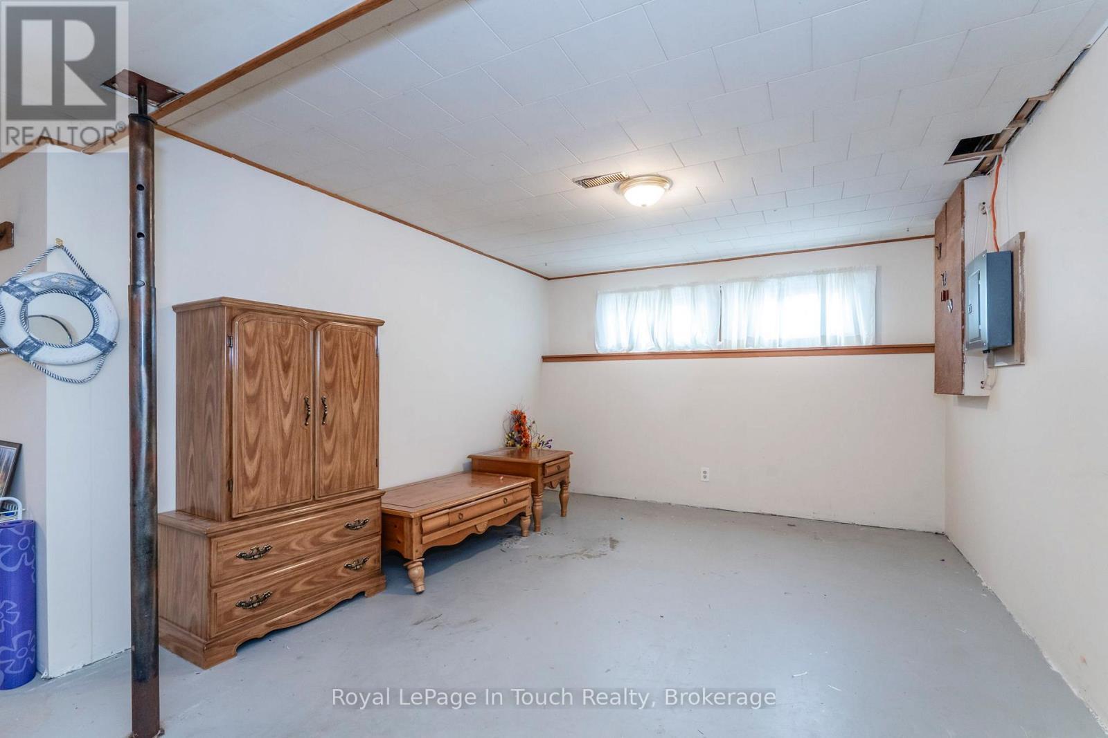 












32 BRIDLE ROAD

,
Penetanguishene,




Ontario
L9M1J5

