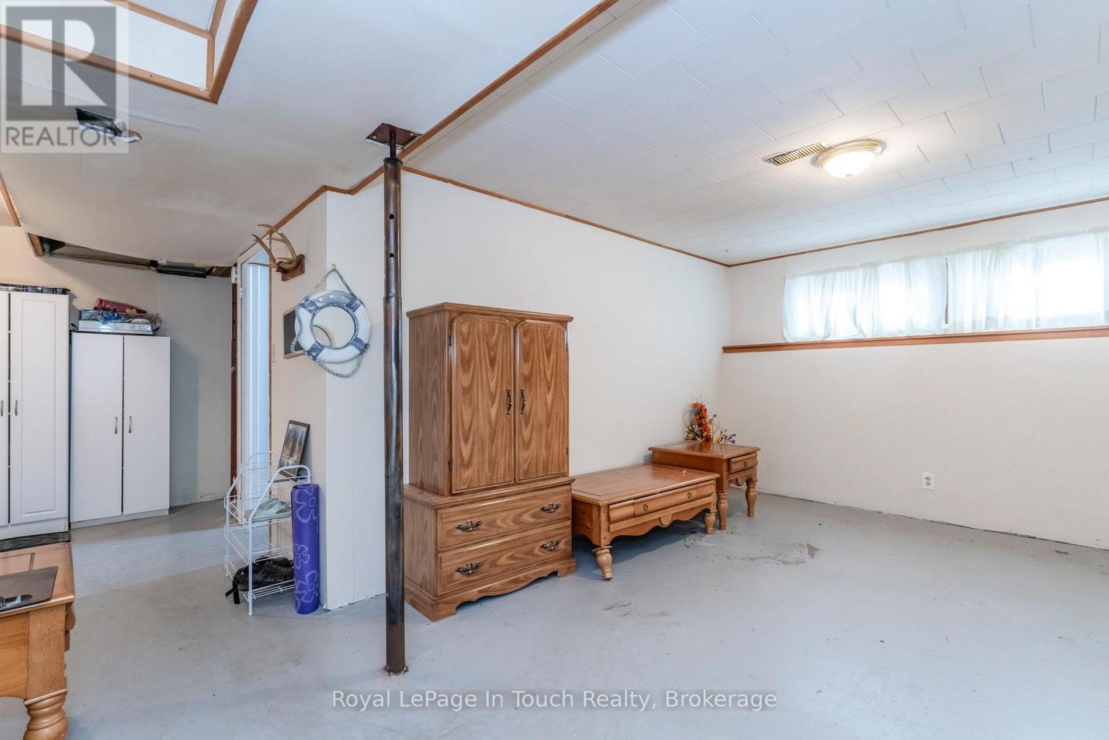 












32 BRIDLE ROAD

,
Penetanguishene,




Ontario
L9M1J5

