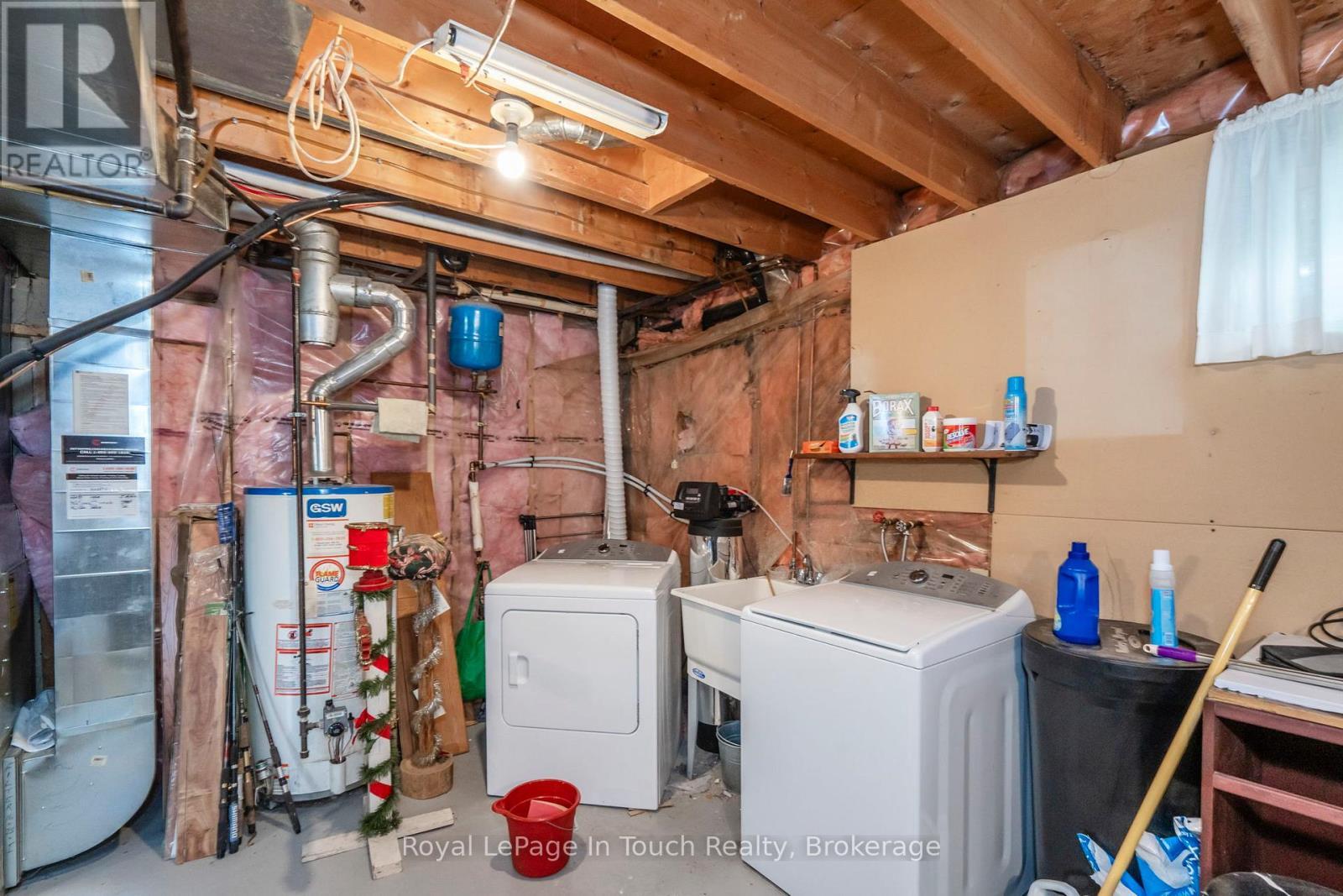 












32 BRIDLE ROAD

,
Penetanguishene,




Ontario
L9M1J5

