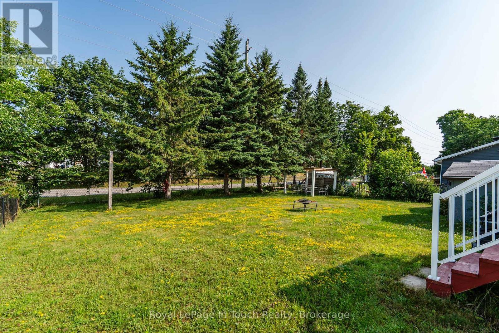 












32 BRIDLE ROAD

,
Penetanguishene,




Ontario
L9M1J5

