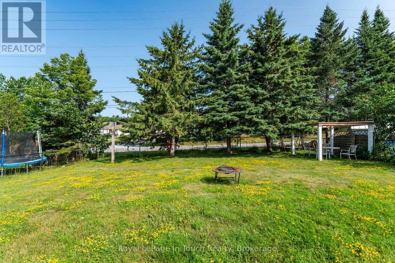 












32 BRIDLE ROAD

,
Penetanguishene,




Ontario
L9M1J5

