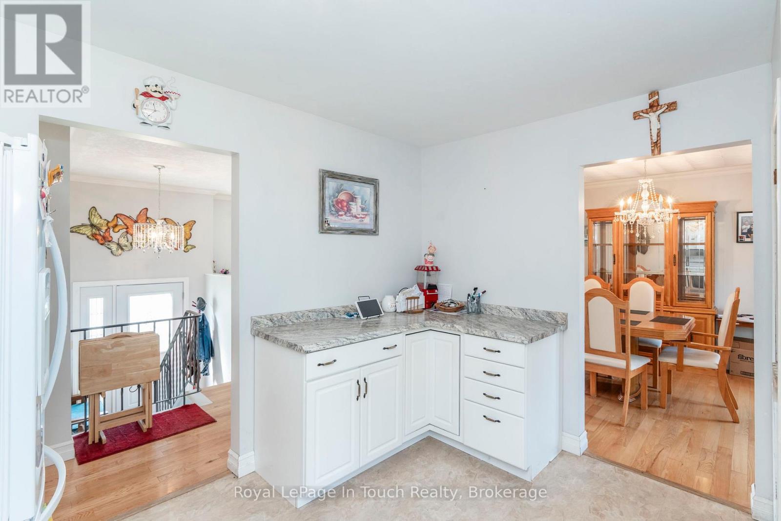 












32 BRIDLE ROAD

,
Penetanguishene,




Ontario
L9M1J5

