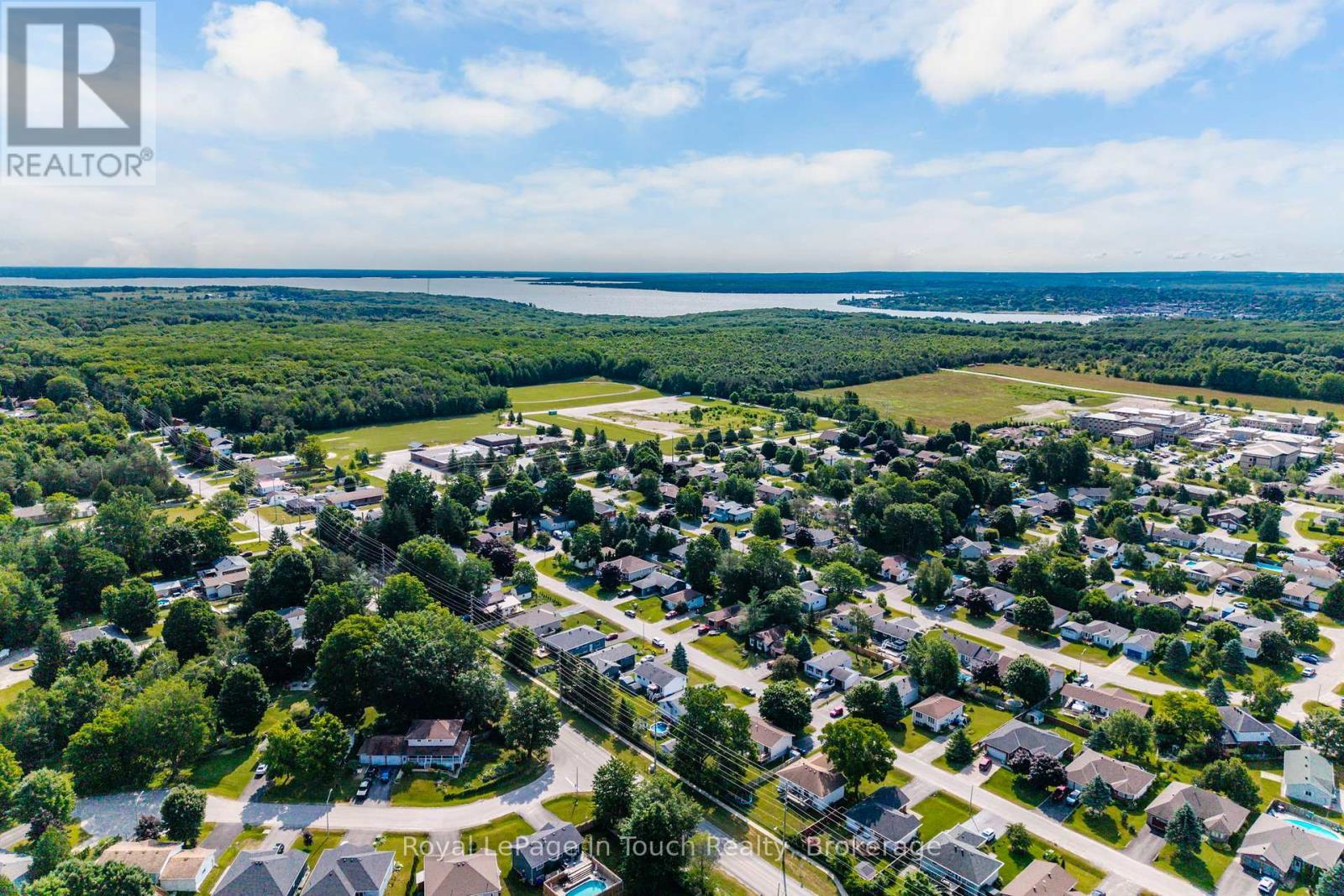 












32 BRIDLE ROAD

,
Penetanguishene,




Ontario
L9M1J5

