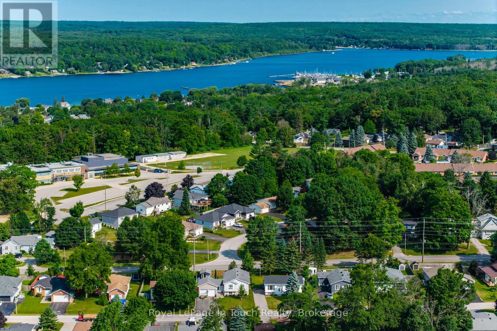 












32 BRIDLE ROAD

,
Penetanguishene,




Ontario
L9M1J5

