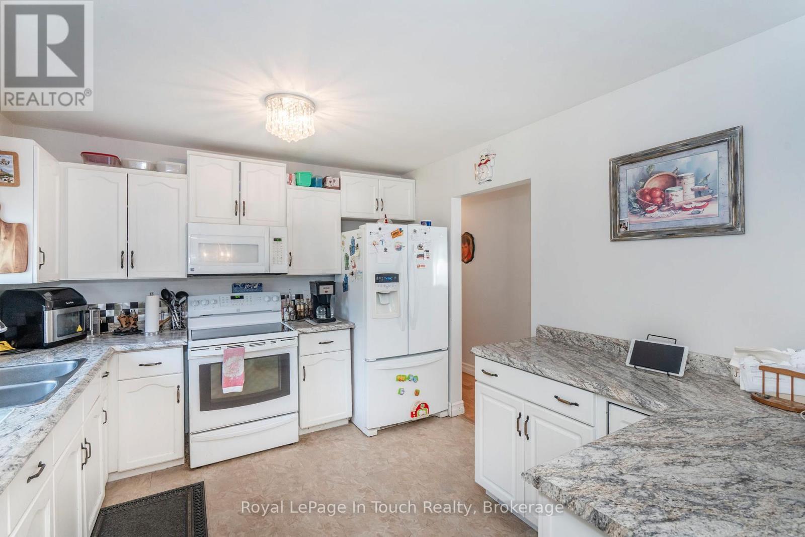 












32 BRIDLE ROAD

,
Penetanguishene,




Ontario
L9M1J5

