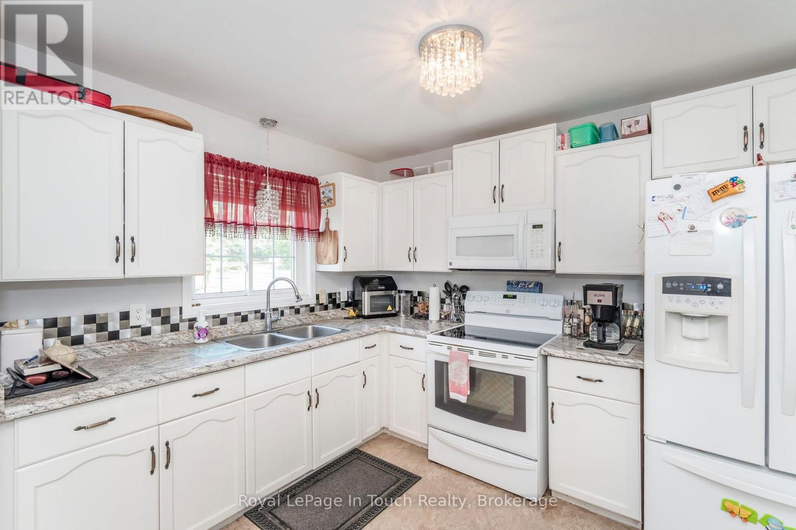 












32 BRIDLE ROAD

,
Penetanguishene,




Ontario
L9M1J5

