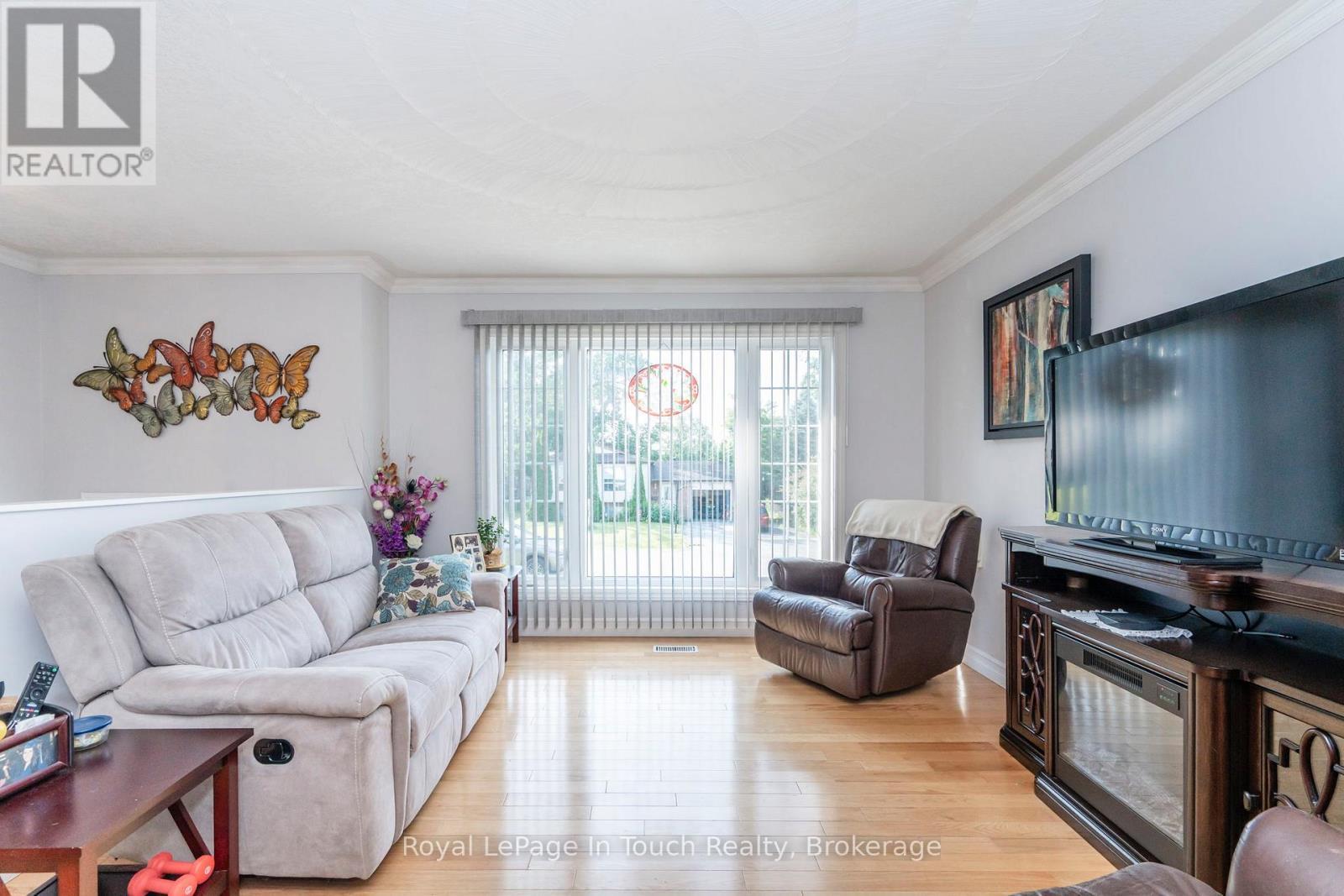 












32 BRIDLE ROAD

,
Penetanguishene,




Ontario
L9M1J5

